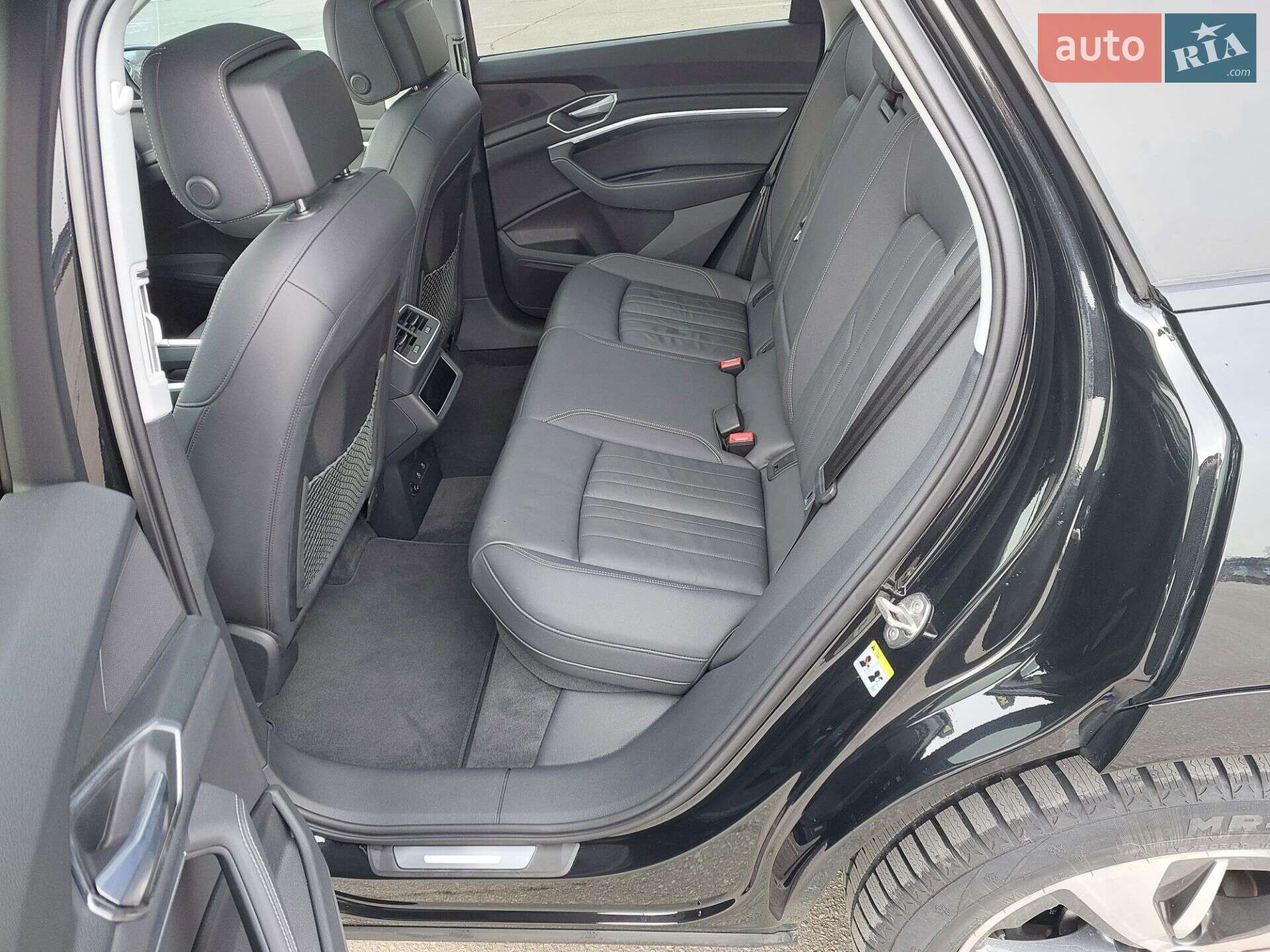 Audi Q8 e-tron 2023 VIN WA14AAGE3RB020955 фото оголошення 21 з 43
