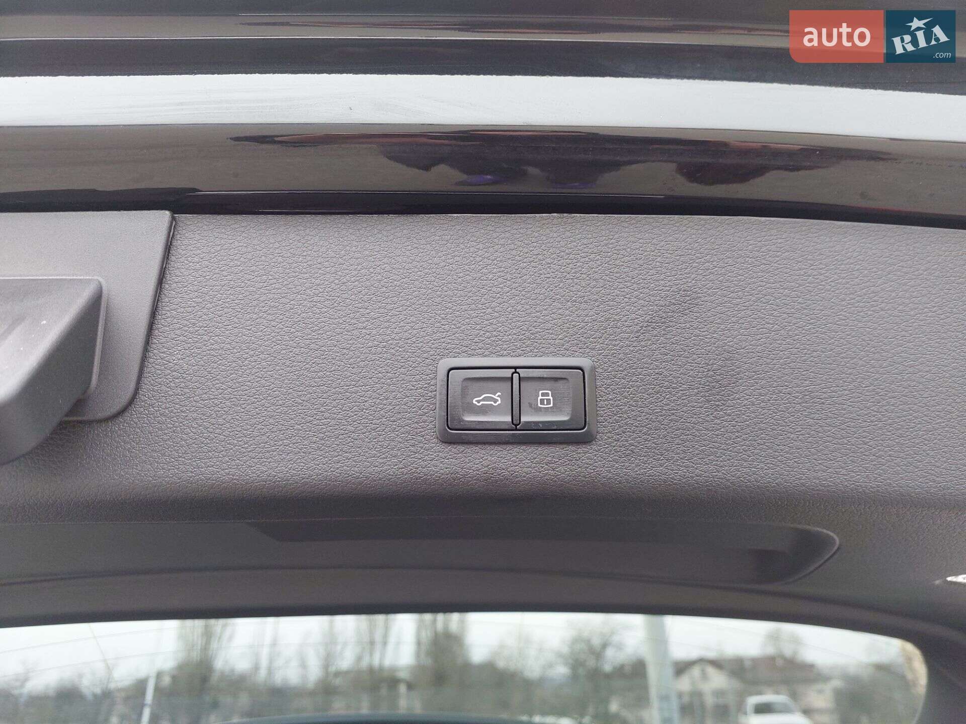 Audi Q8 e-tron 2023 VIN WA14AAGE3RB020955 фото оголошення 32 з 43