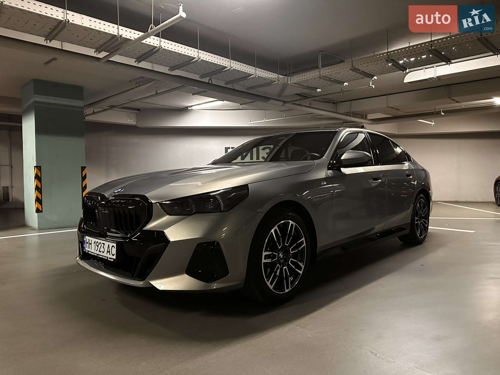 BMW 5 Series 2024 VIN WBA11FJ010CS70174 фото оголошення 3 з 49