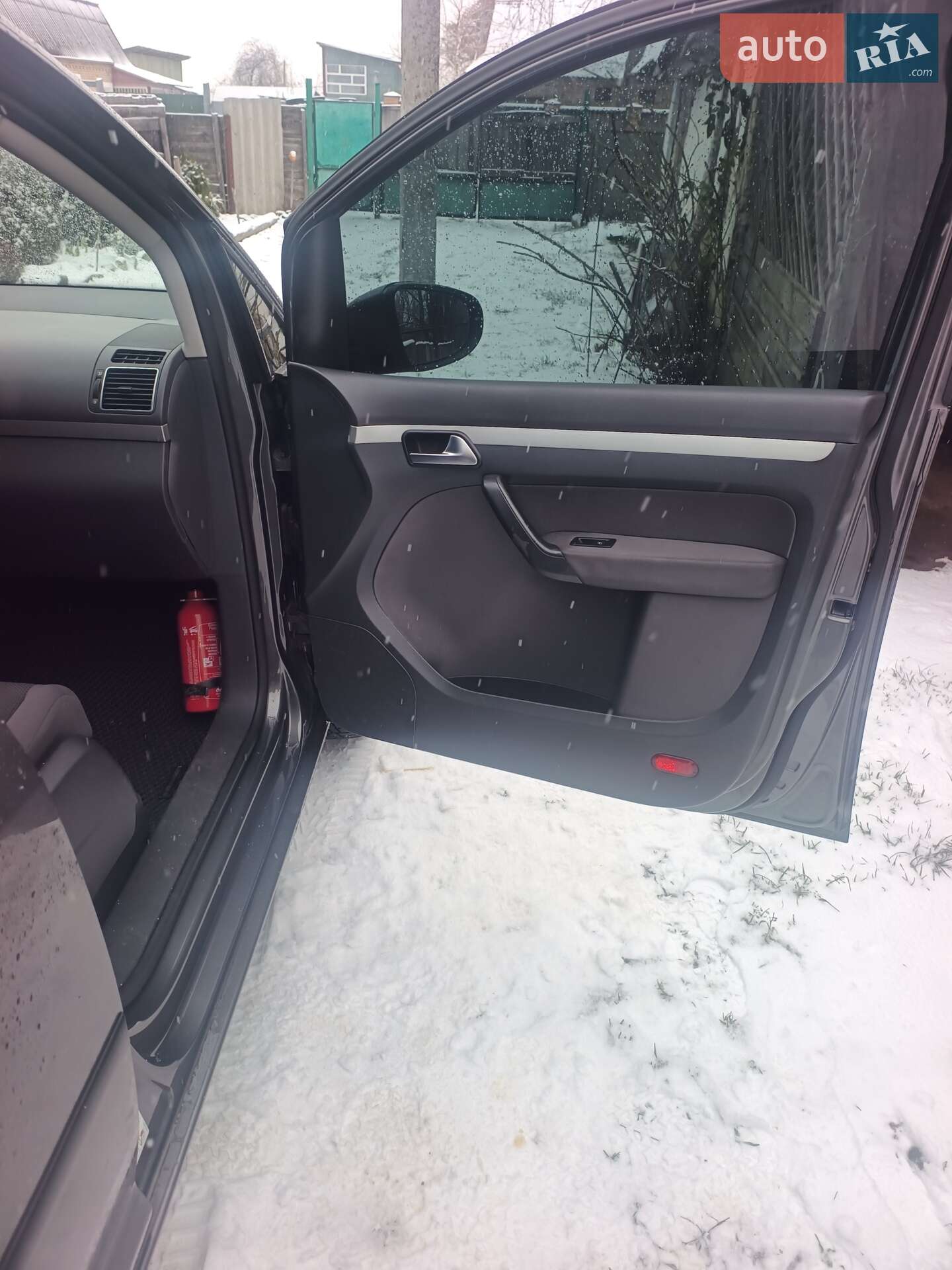 Volkswagen Touran 2011 VIN WVGZZZ1TZBW061184 фото оголошення 8 з 13