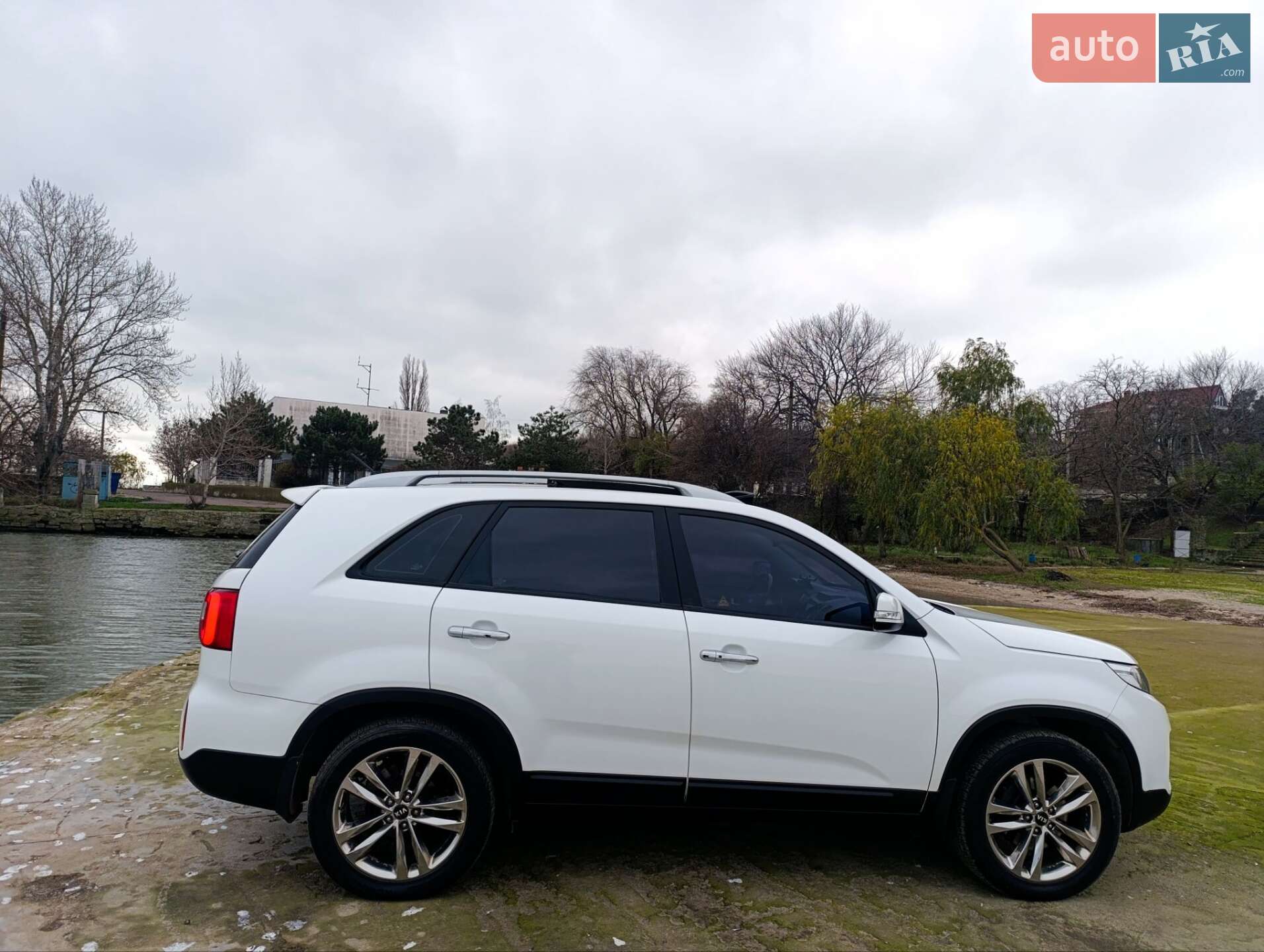 Kia Sorento 2014 VIN KNAKW815BEA539641 фото оголошення 16 з 33