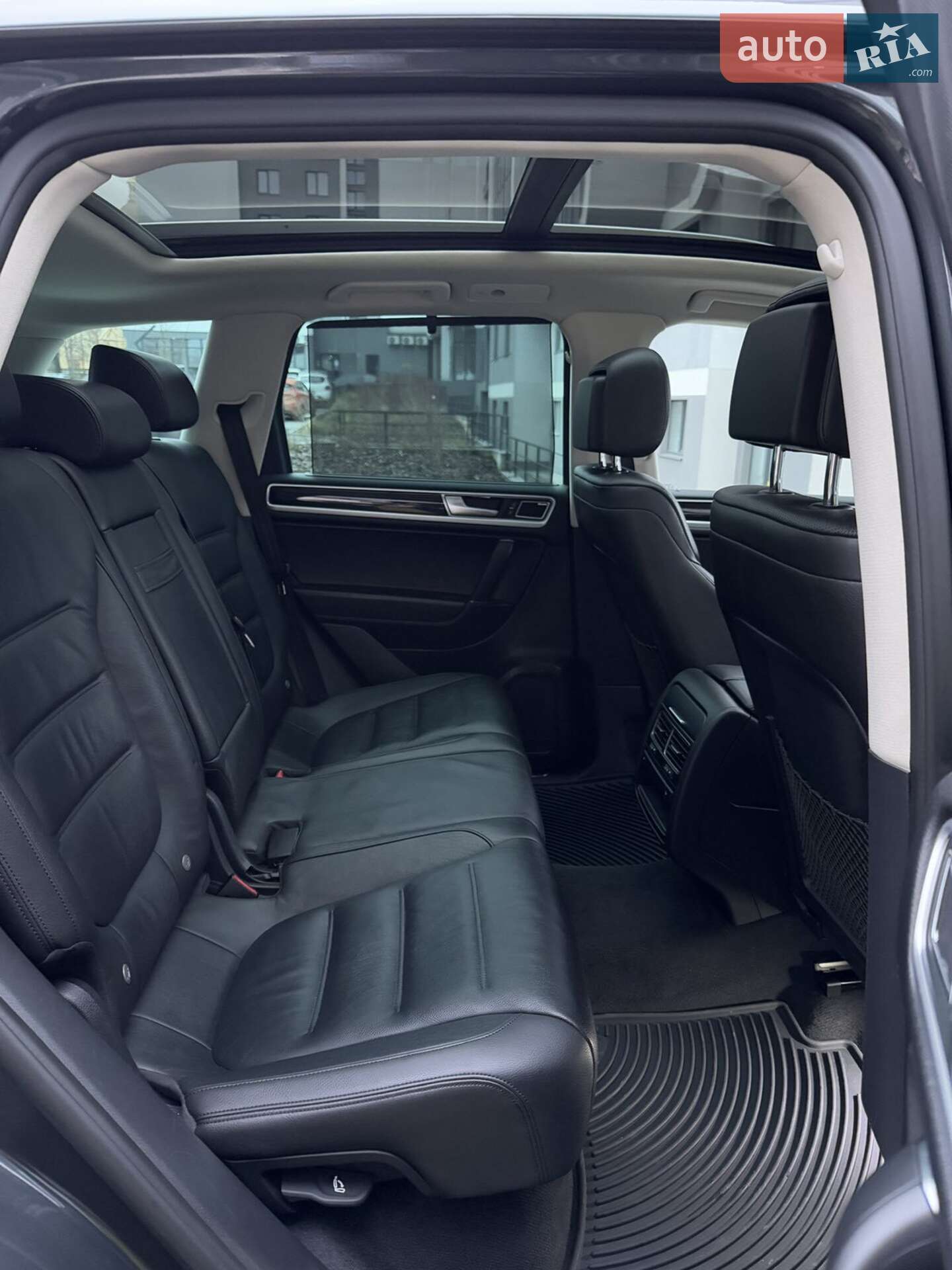 Volkswagen Touareg 2015 VIN WVGEP9BP9GD000562 фото оголошення 4 з 19