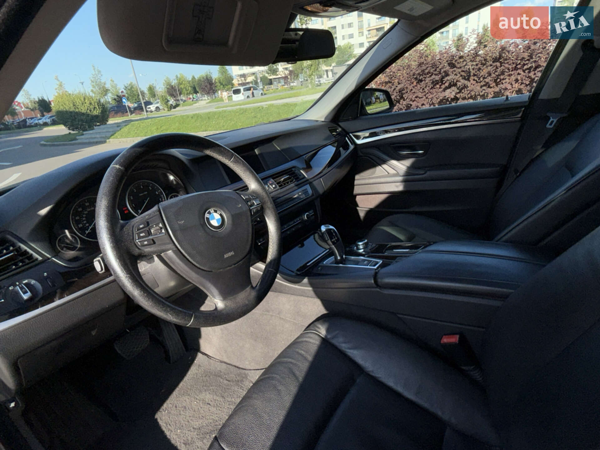 BMW 5 Series 2011 VIN WBAFR1C5XBC745849 фото оголошення 2 з 8