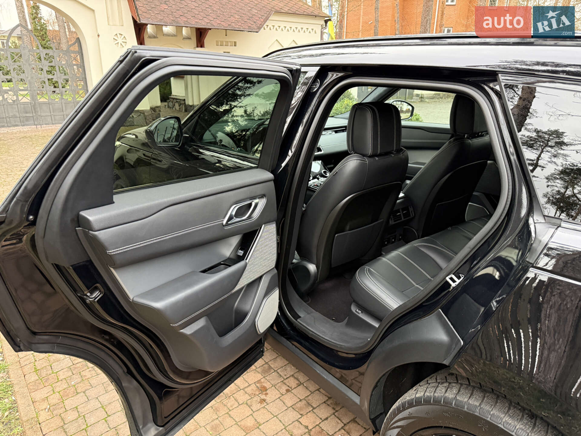 Land Rover Range Rover Velar 2019 VIN SALYA2BK4LA251203 фото оголошення 15 з 142
