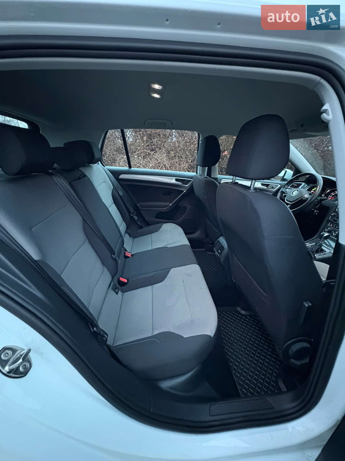 Volkswagen e-Golf 2015 VIN WVWZZZAUZFW908801 фото оголошення 14 з 40