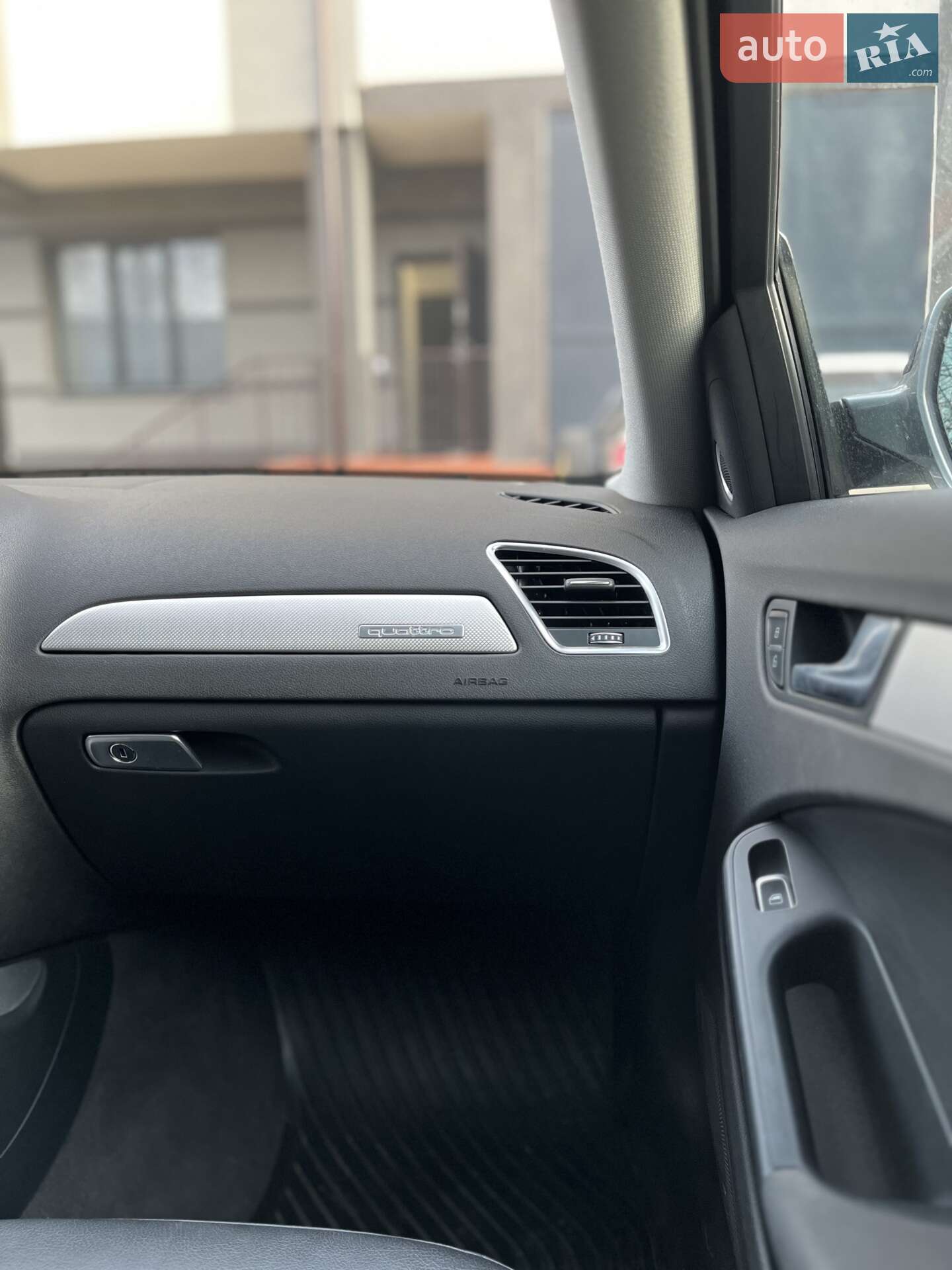 Audi A4 2015 VIN WAUFFAFL7GN006582 фото оголошення 14 з 28