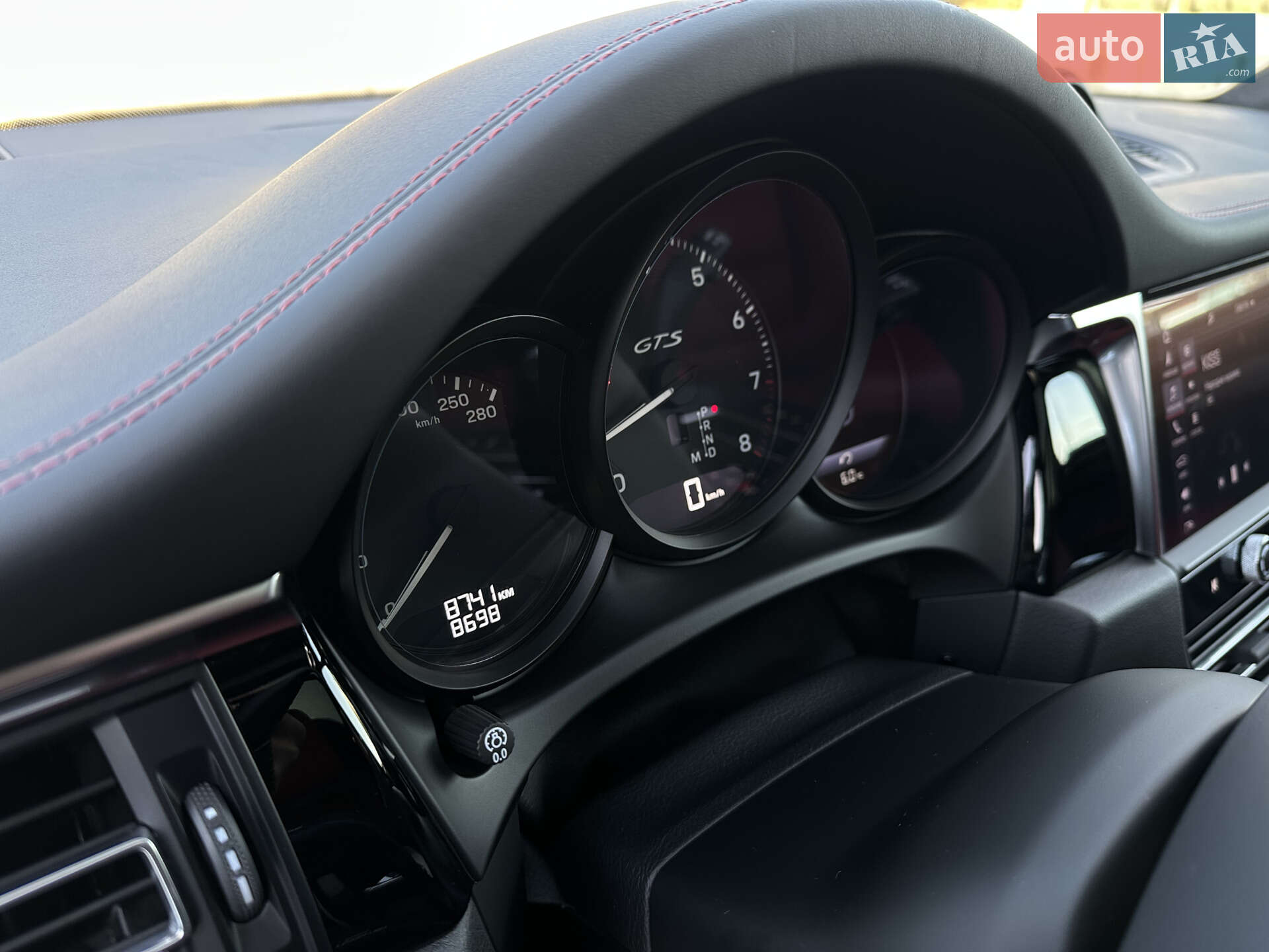 Porsche Macan 2024 VIN WP1ZZZ95ZRLB48727 фото оголошення 17 з 39