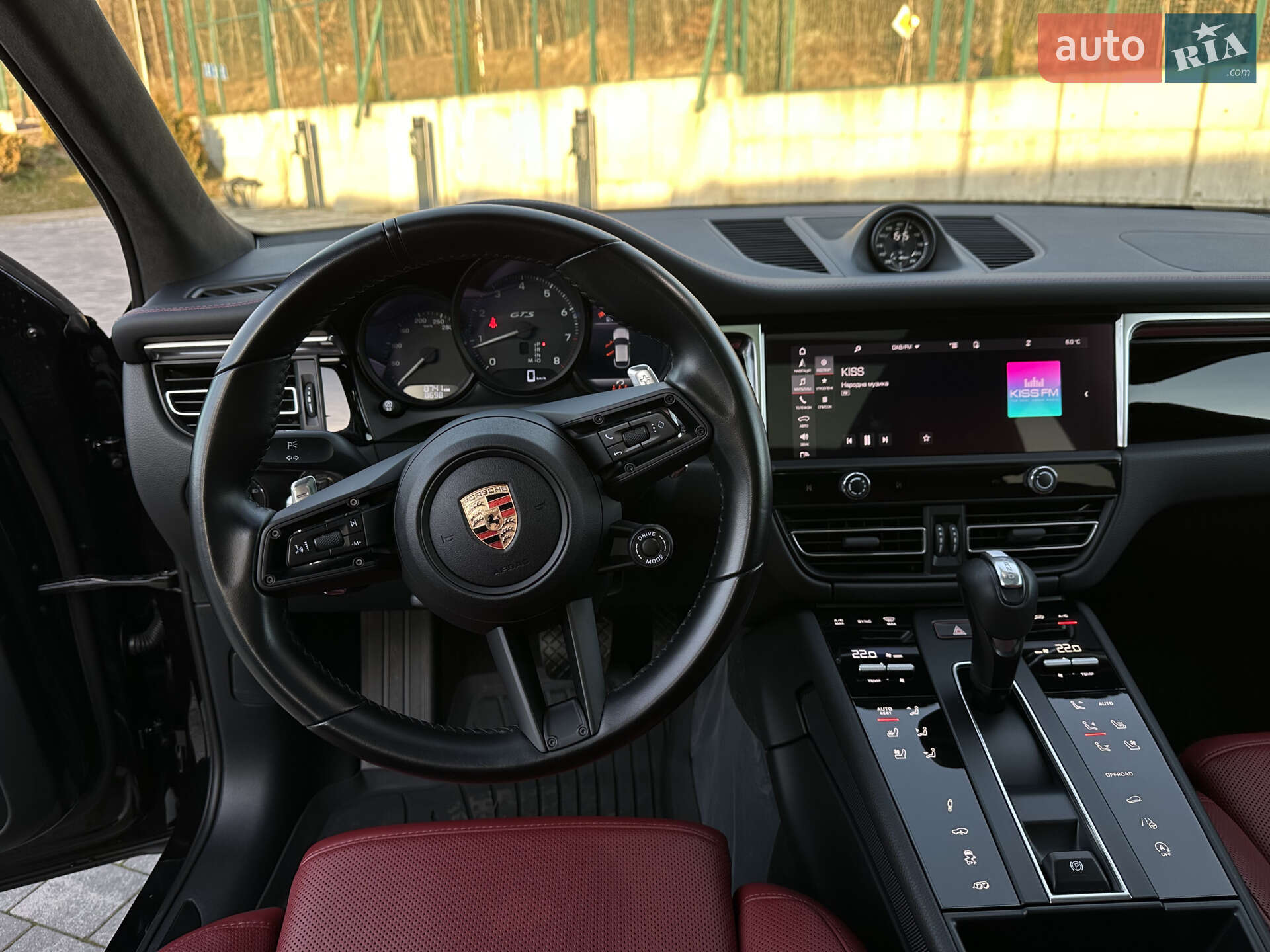 Porsche Macan 2024 VIN WP1ZZZ95ZRLB48727 фото оголошення 18 з 39