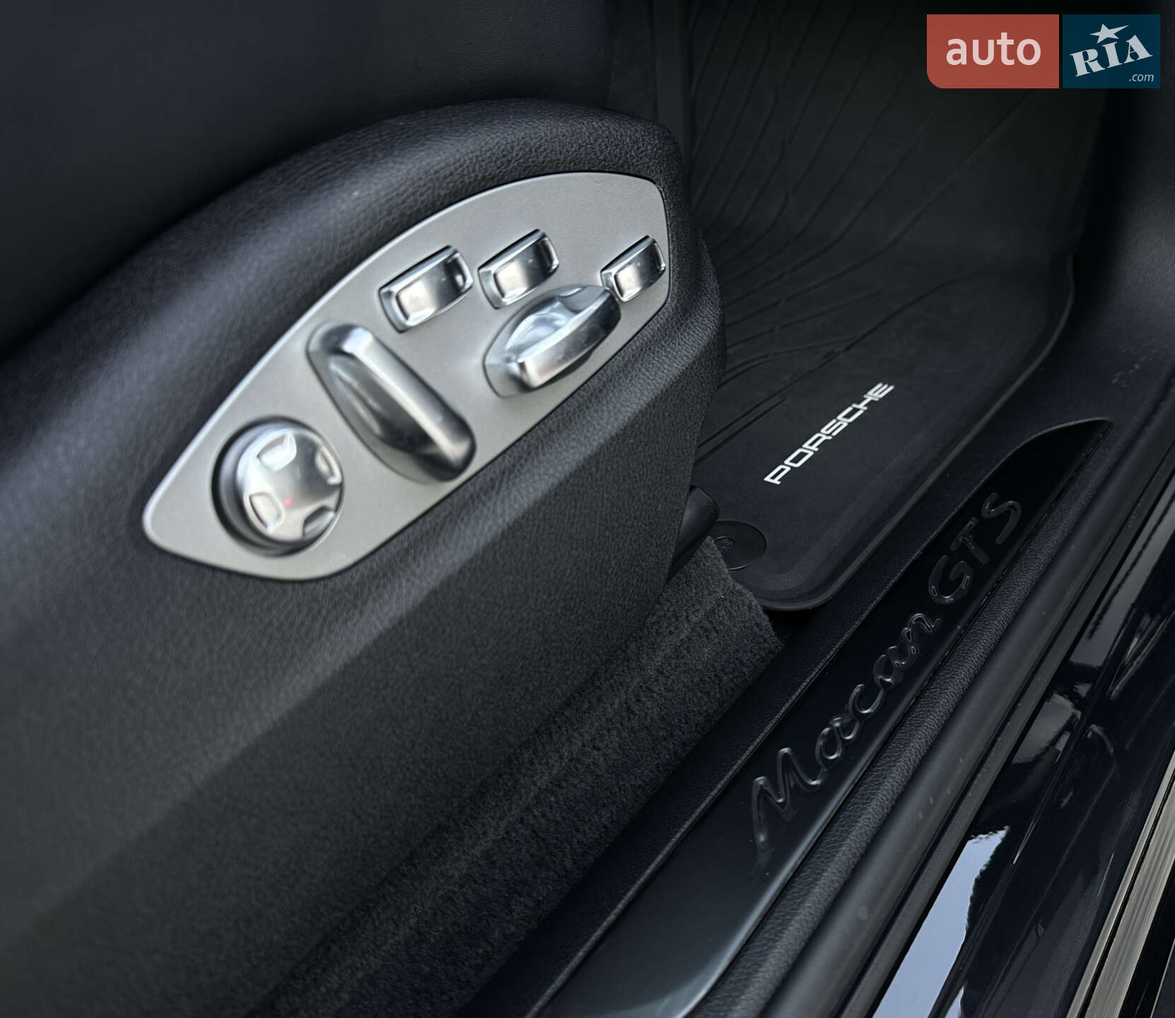 Porsche Macan 2024 VIN WP1ZZZ95ZRLB48727 фото оголошення 31 з 39