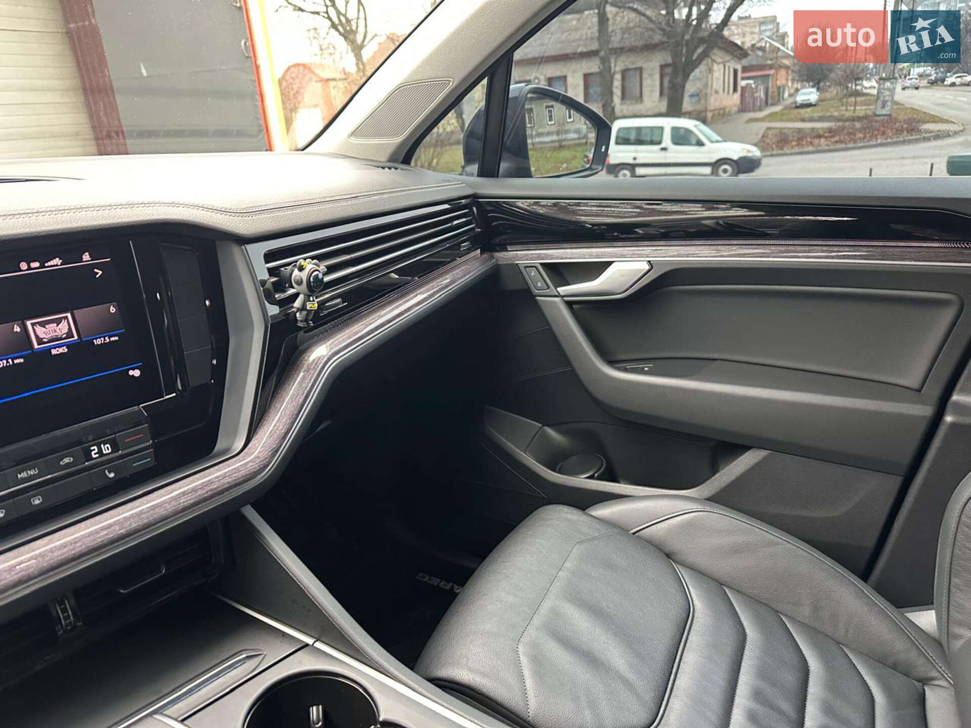 Volkswagen Touareg 2020 VIN WVGZZZCRZMD001367 фото оголошення 10 з 15