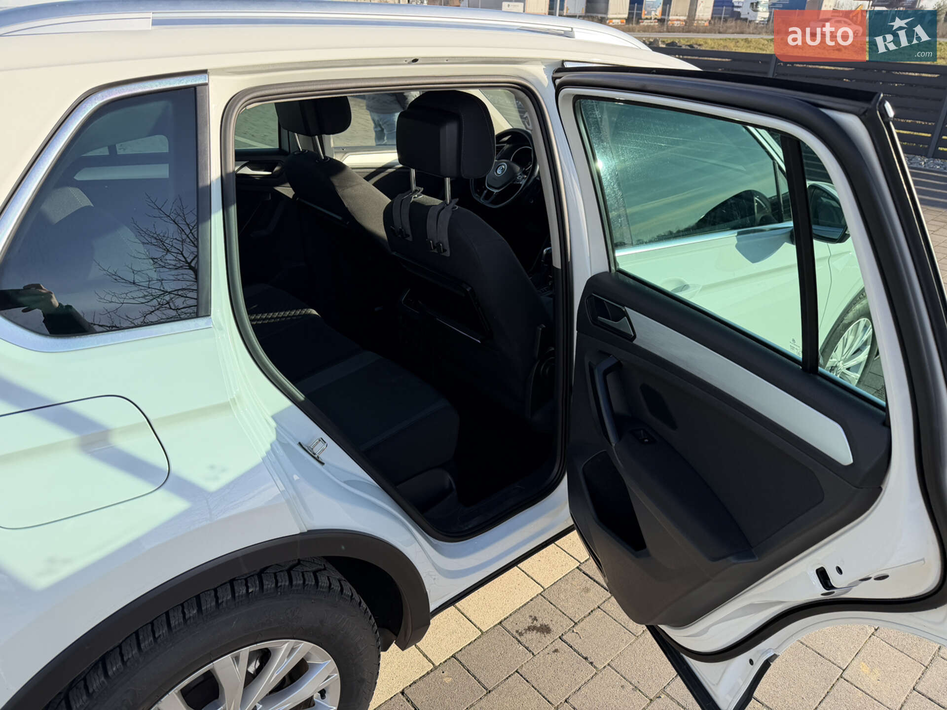 Volkswagen Tiguan 2017 VIN WVGZZZ5NZHW915704 фото оголошення 19 з 36