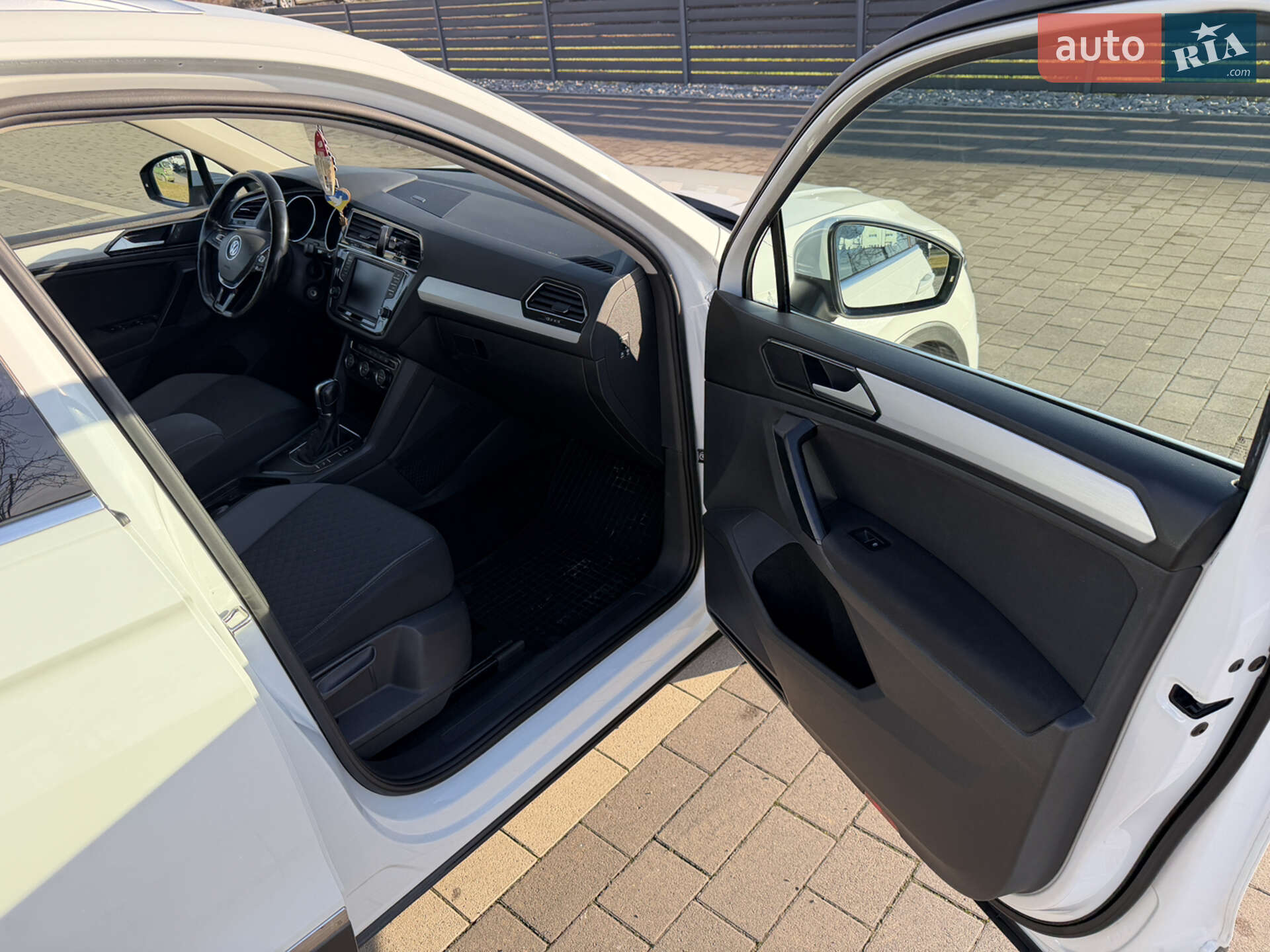 Volkswagen Tiguan 2017 VIN WVGZZZ5NZHW915704 фото оголошення 20 з 36