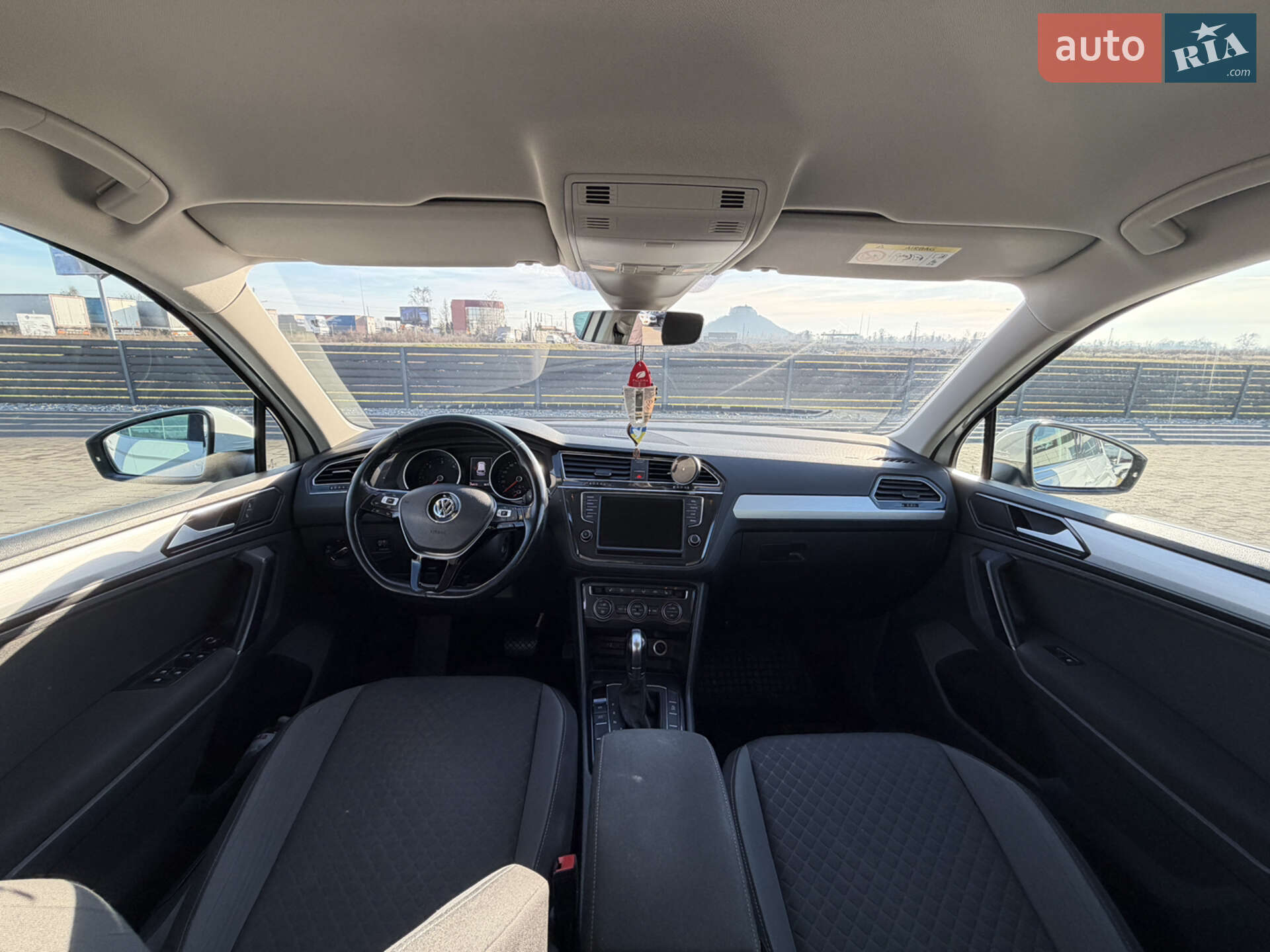 Volkswagen Tiguan 2017 VIN WVGZZZ5NZHW915704 фото оголошення 26 з 36