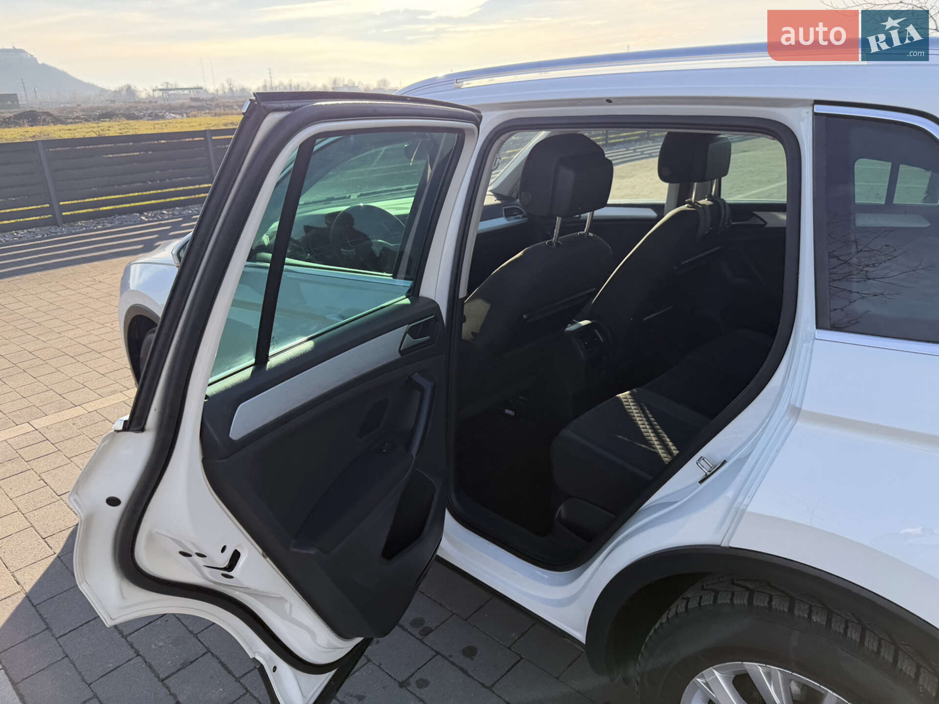 Volkswagen Tiguan 2017 VIN WVGZZZ5NZHW915704 фото оголошення 27 з 36