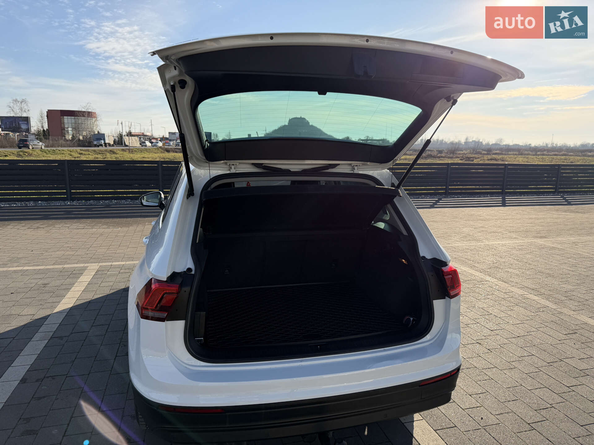 Volkswagen Tiguan 2017 VIN WVGZZZ5NZHW915704 фото оголошення 28 з 36