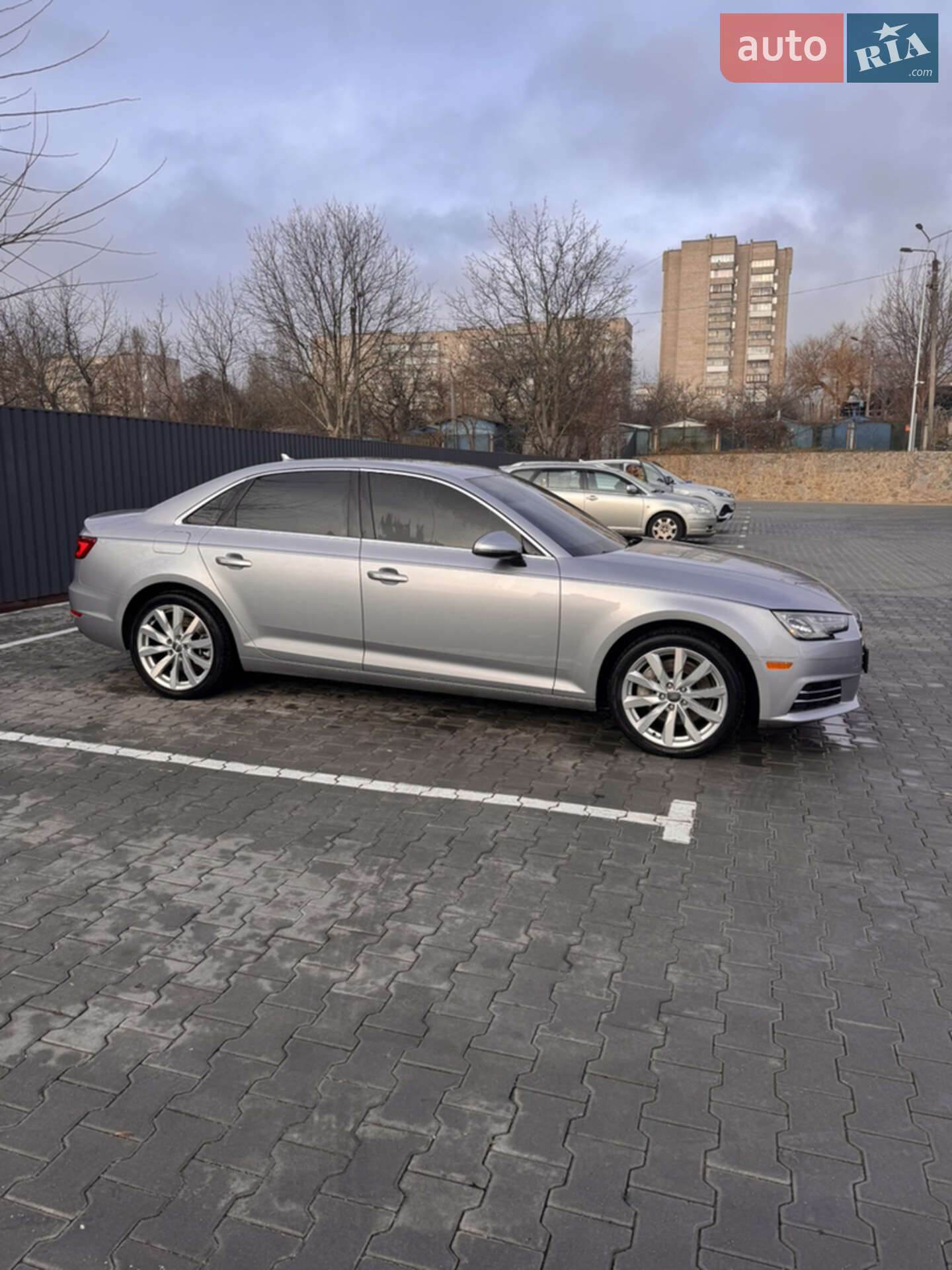 Audi A4 2016 VIN WAUANAF46HN006631 фото оголошення 4 з 21