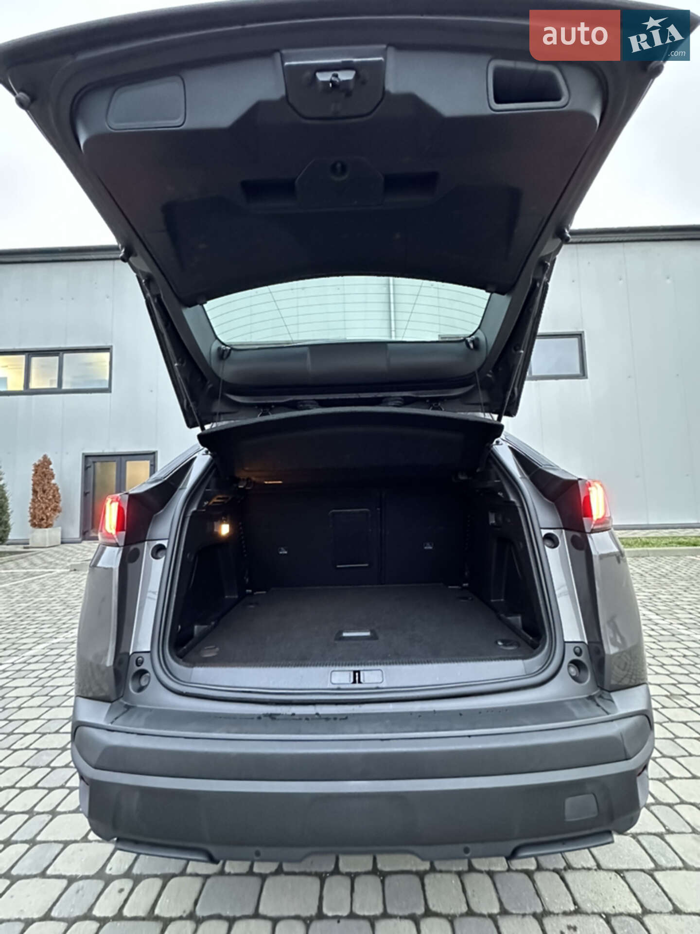 Peugeot 3008 2021 VIN VF3MCYHZUMS068353 фото оголошення 32 з 35