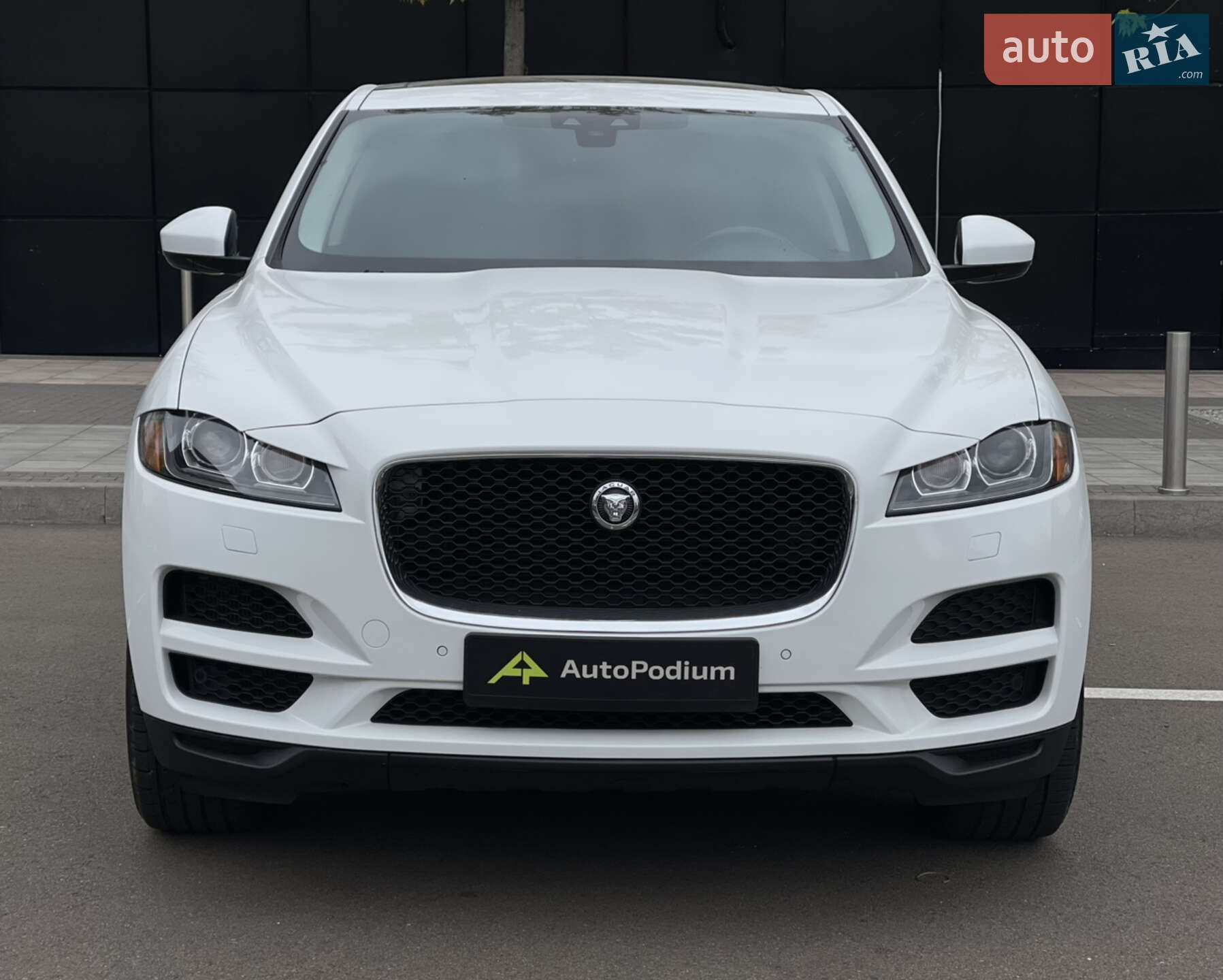 Jaguar F-Pace 2019 VIN SADCK2GXXLA635154 фото оголошення 4 з 33