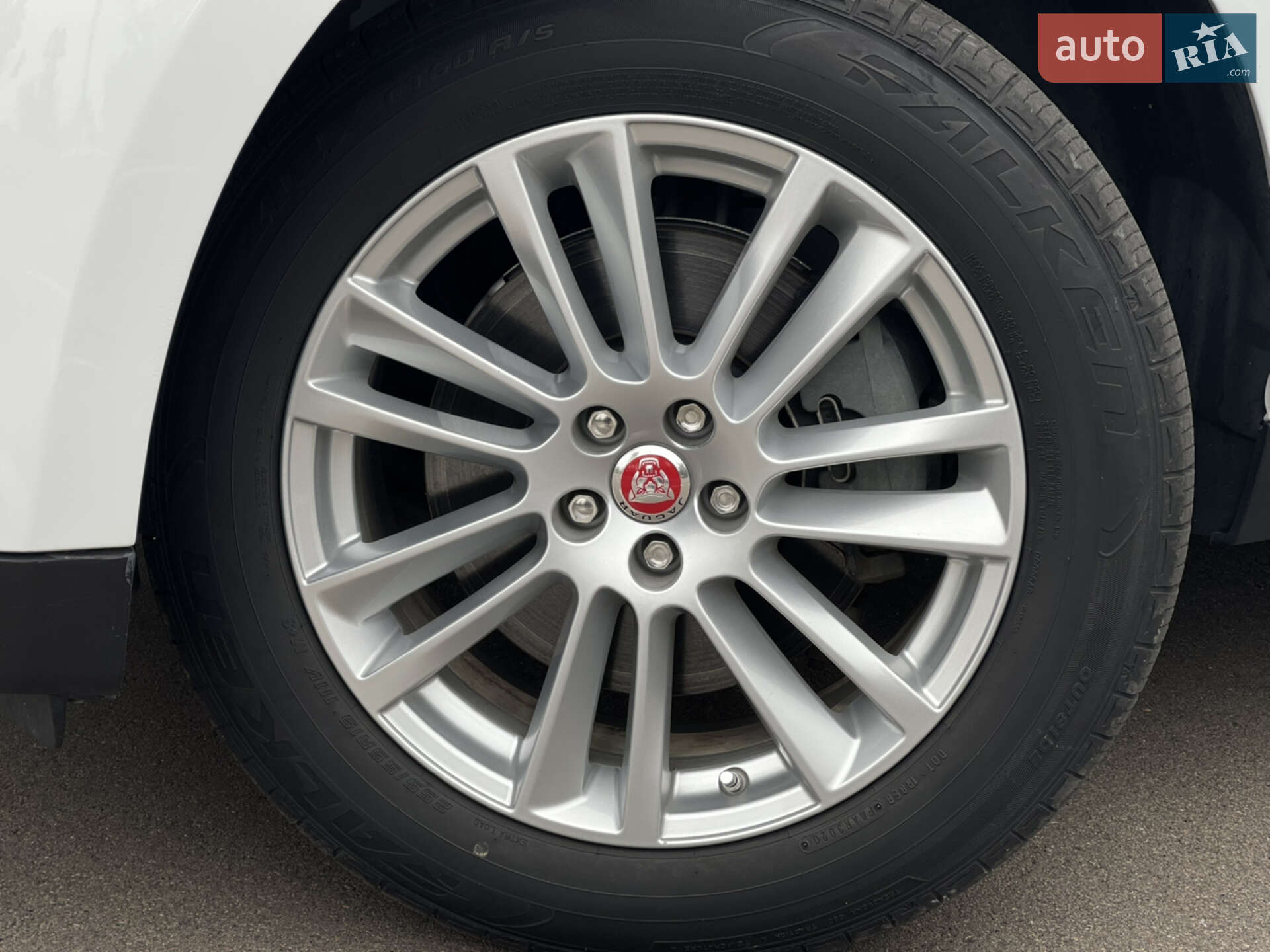 Jaguar F-Pace 2019 VIN SADCK2GXXLA635154 фото оголошення 2 з 33