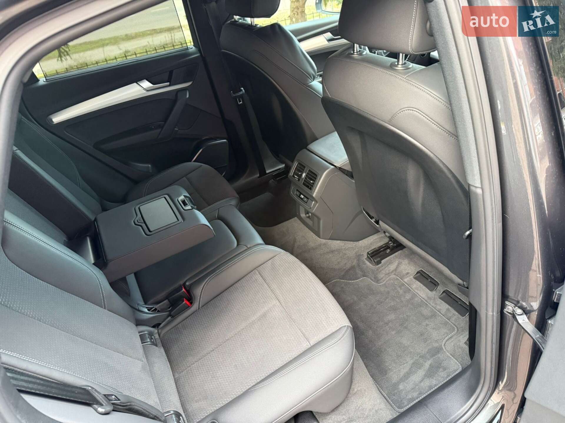 Audi Q5 2022 VIN WAUZZZFY8N2105943 фото оголошення 39 з 57