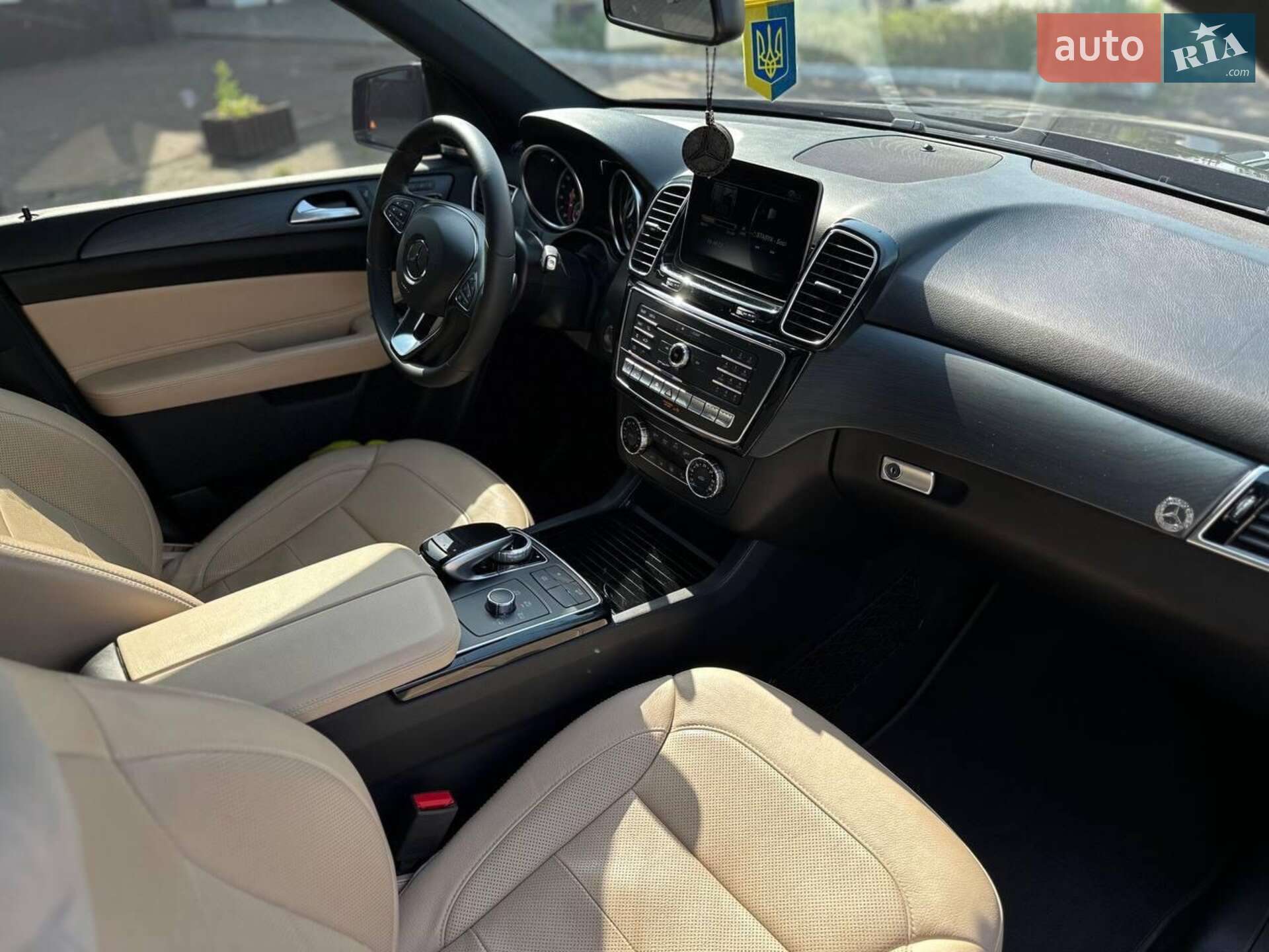 Mercedes-Benz GLE-Class 2018 VIN 4JGDA5HB3JB153815 фото оголошення 2 з 17