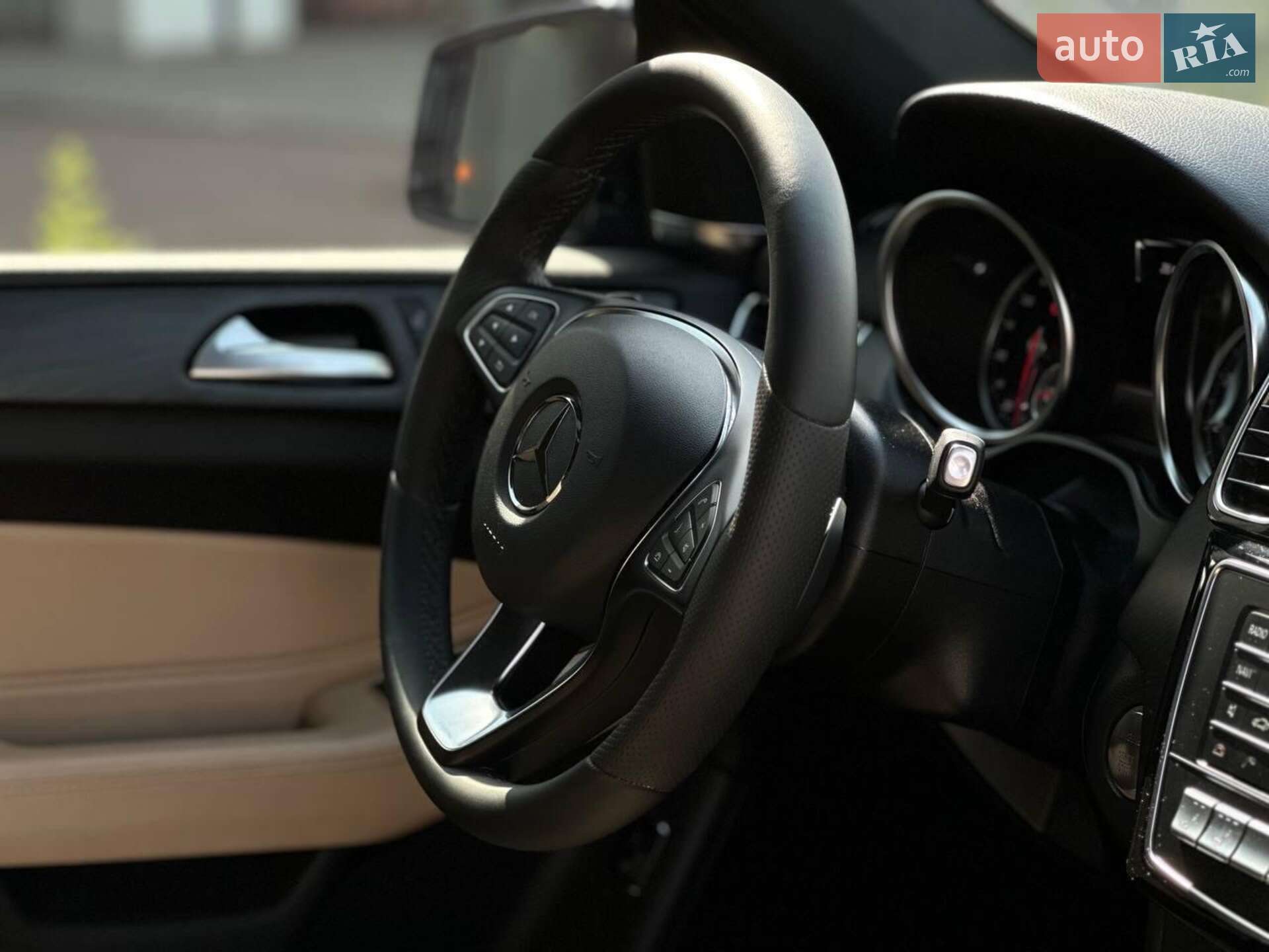 Mercedes-Benz GLE-Class 2018 VIN 4JGDA5HB3JB153815 фото оголошення 9 з 17