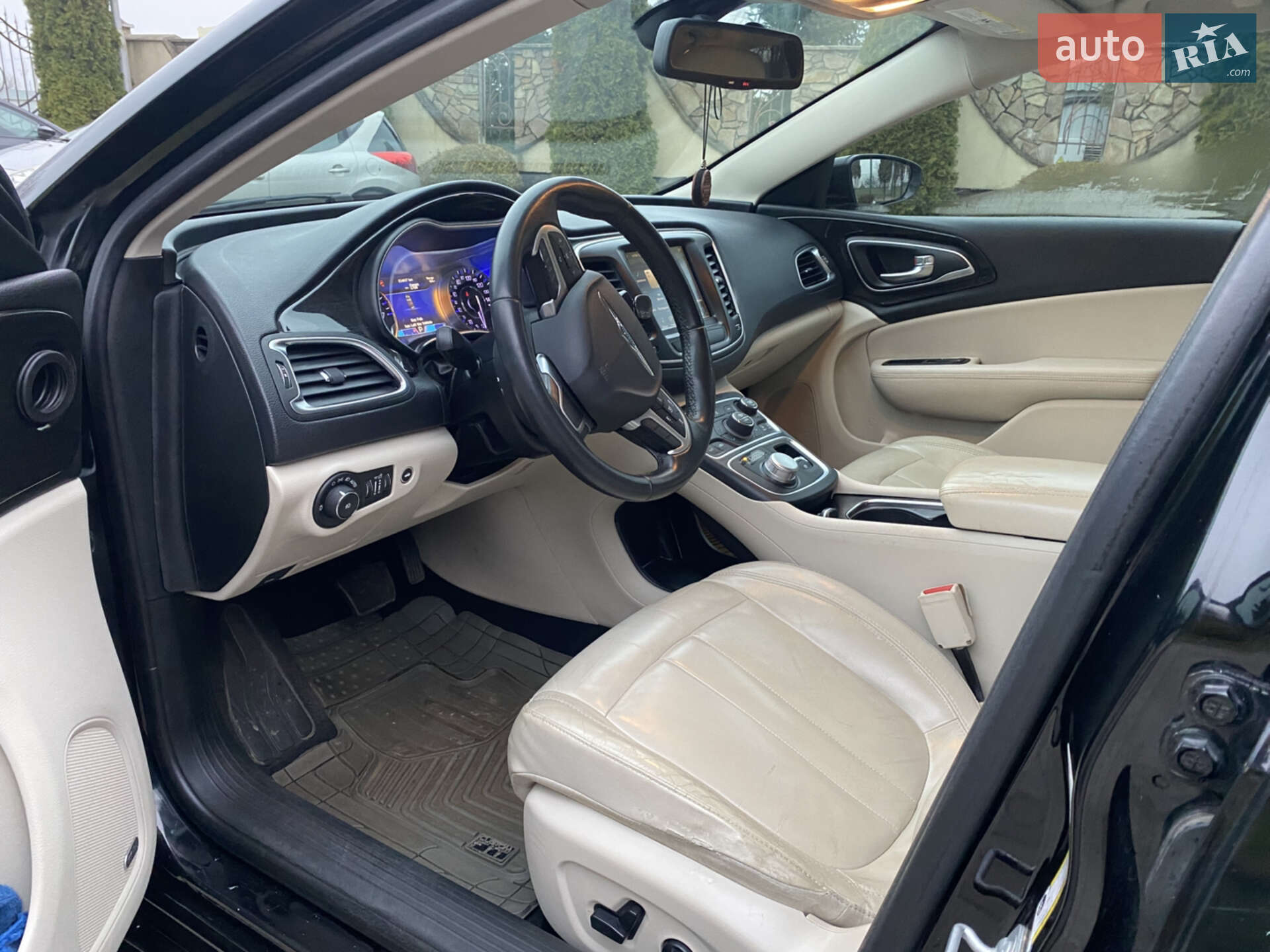 Chrysler 200 2014 VIN 1C3CCCCBXFN615187 фото оголошення 5 з 10