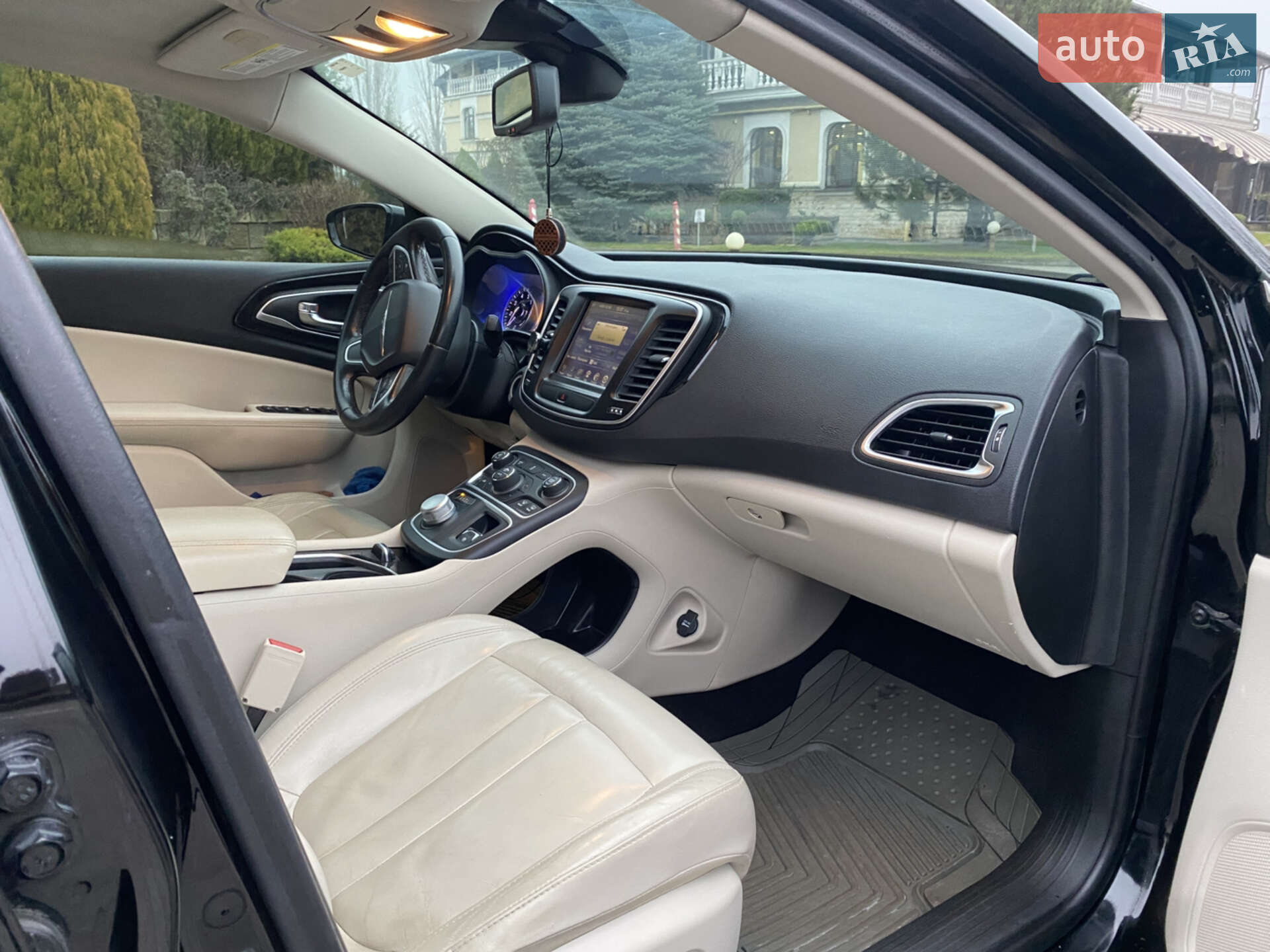 Chrysler 200 2014 VIN 1C3CCCCBXFN615187 фото оголошення 6 з 10