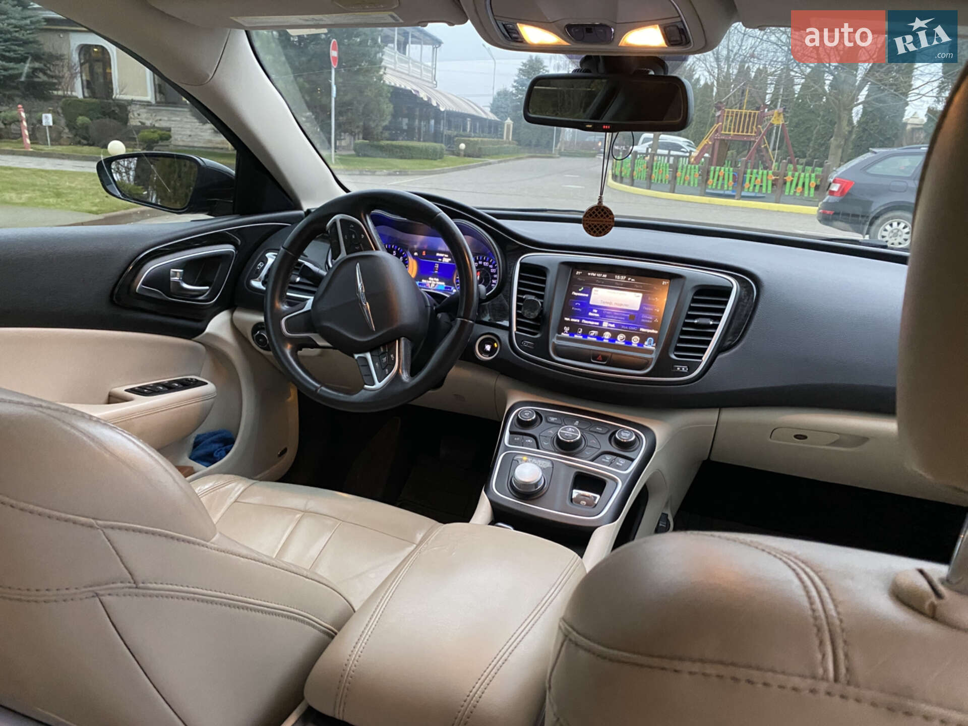 Chrysler 200 2014 VIN 1C3CCCCBXFN615187 фото оголошення 8 з 10