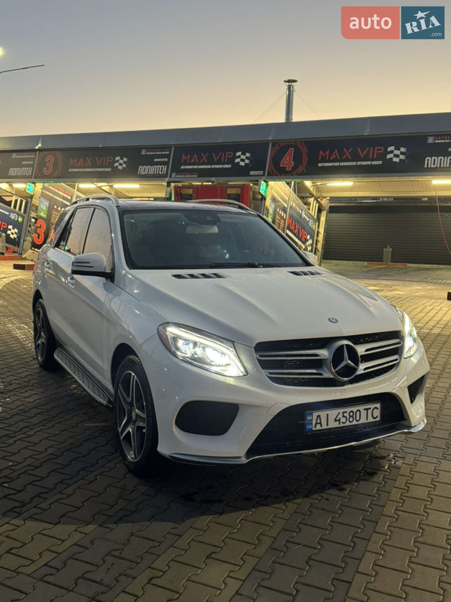 Mercedes-Benz GLE-Class 2016 VIN 4JGDA6DB7HA888566 фото оголошення 2 з 55