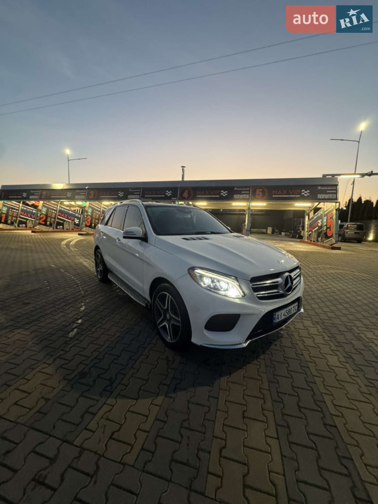 Mercedes-Benz GLE-Class 2016 VIN 4JGDA6DB7HA888566 фото оголошення 4 з 55