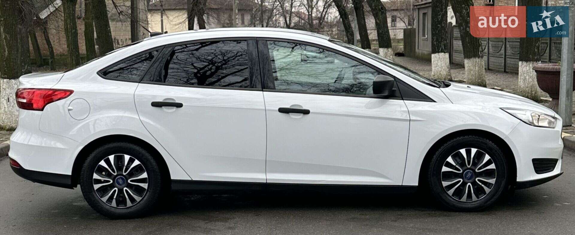 FORD FOCUS 2017 VIN 1FADP3E24HL303551 фото оголошення 2 з 21