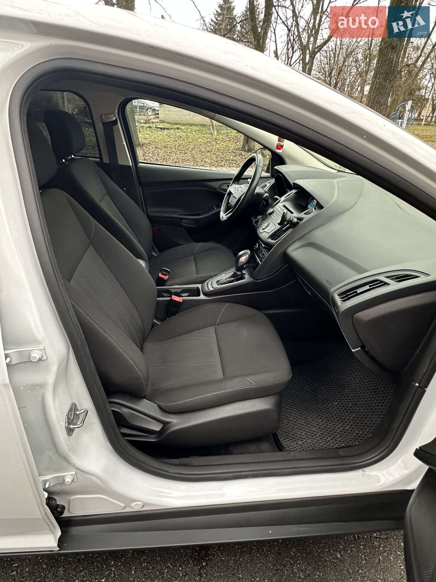 FORD FOCUS 2017 VIN 1FADP3E24HL303551 фото оголошення 13 з 21
