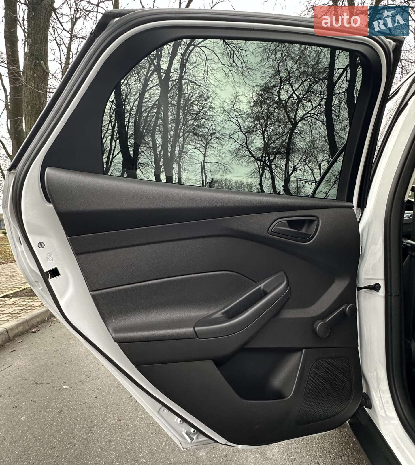 FORD FOCUS 2017 VIN 1FADP3E24HL303551 фото оголошення 18 з 21