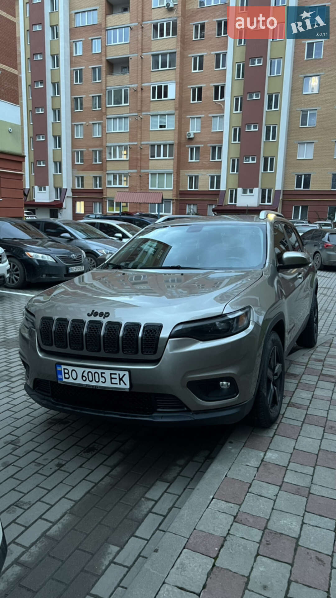 Jeep Cherokee 2019 VIN 1C4PJLCB5KD485371 фото оголошення 2 з 10