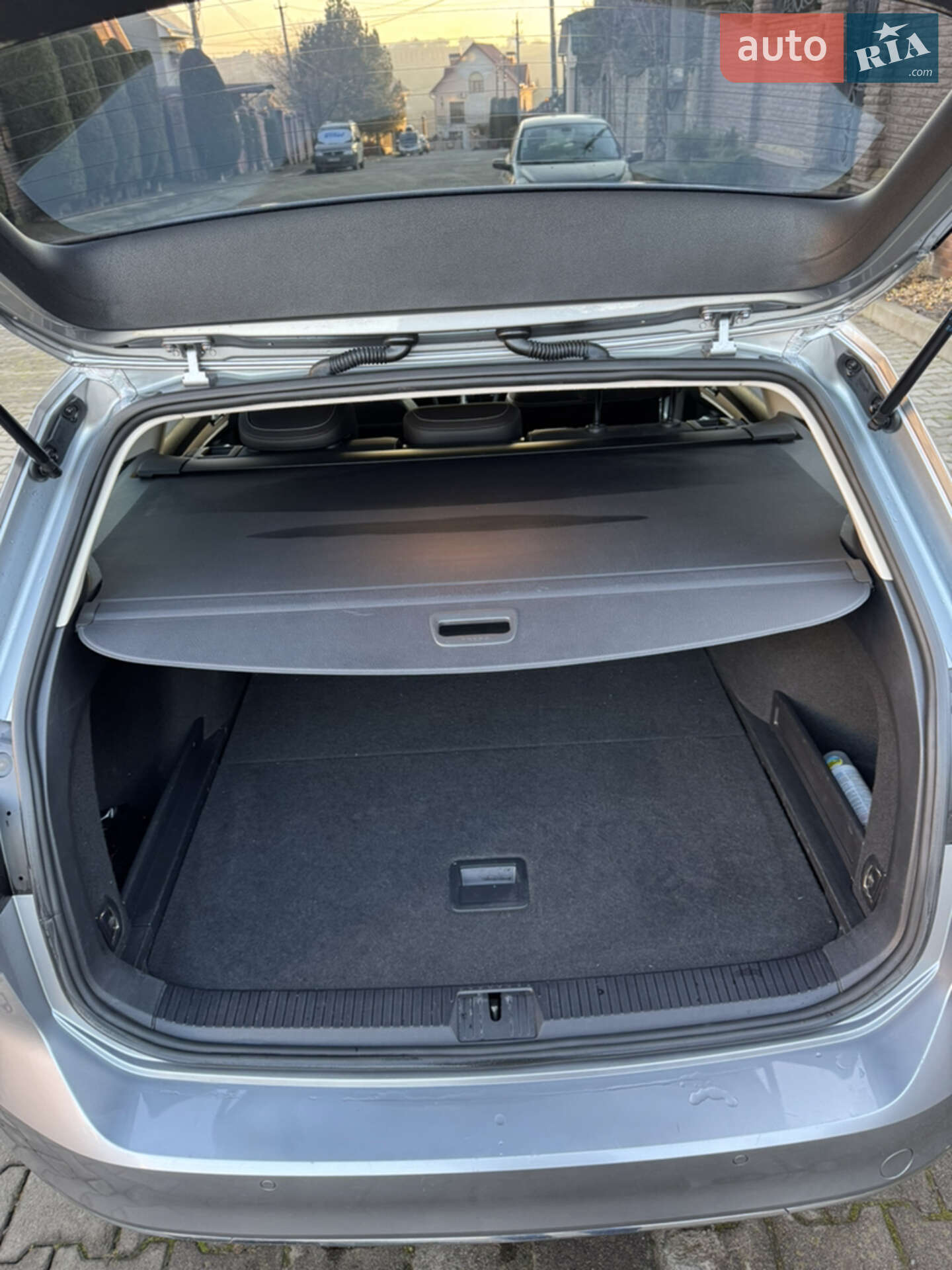 Volkswagen Passat 2019 VIN WVWZZZ3CZKE080054 фото оголошення 38 з 47