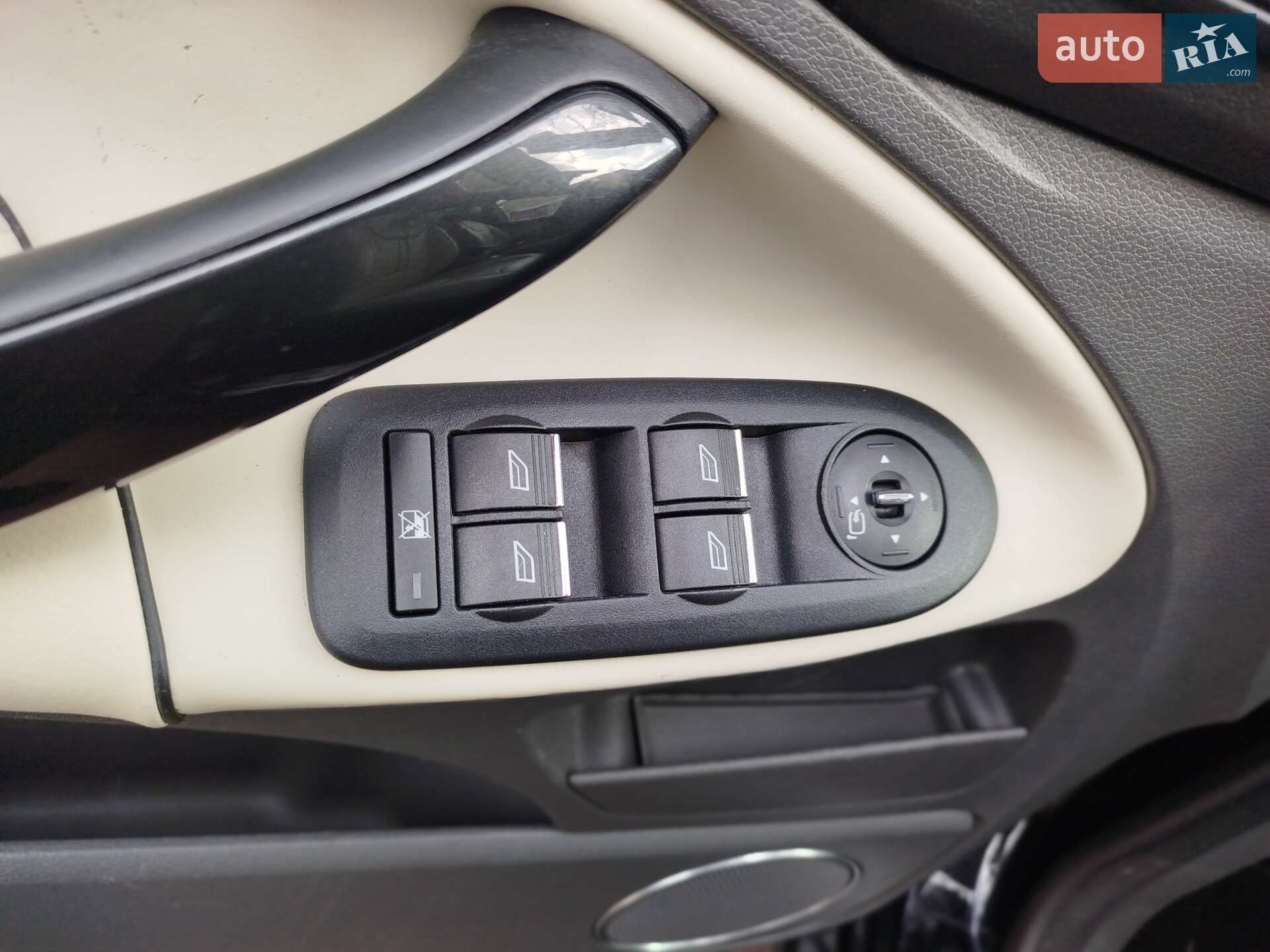 Ford Kuga 2012 VIN WF0RXXGCDRCR02923 фото оголошення 2 з 8