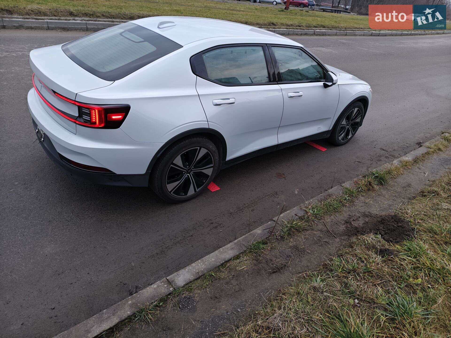 Polestar 2 2022 VIN YSMEG3KAXPL142975 фото оголошення 3 з 14