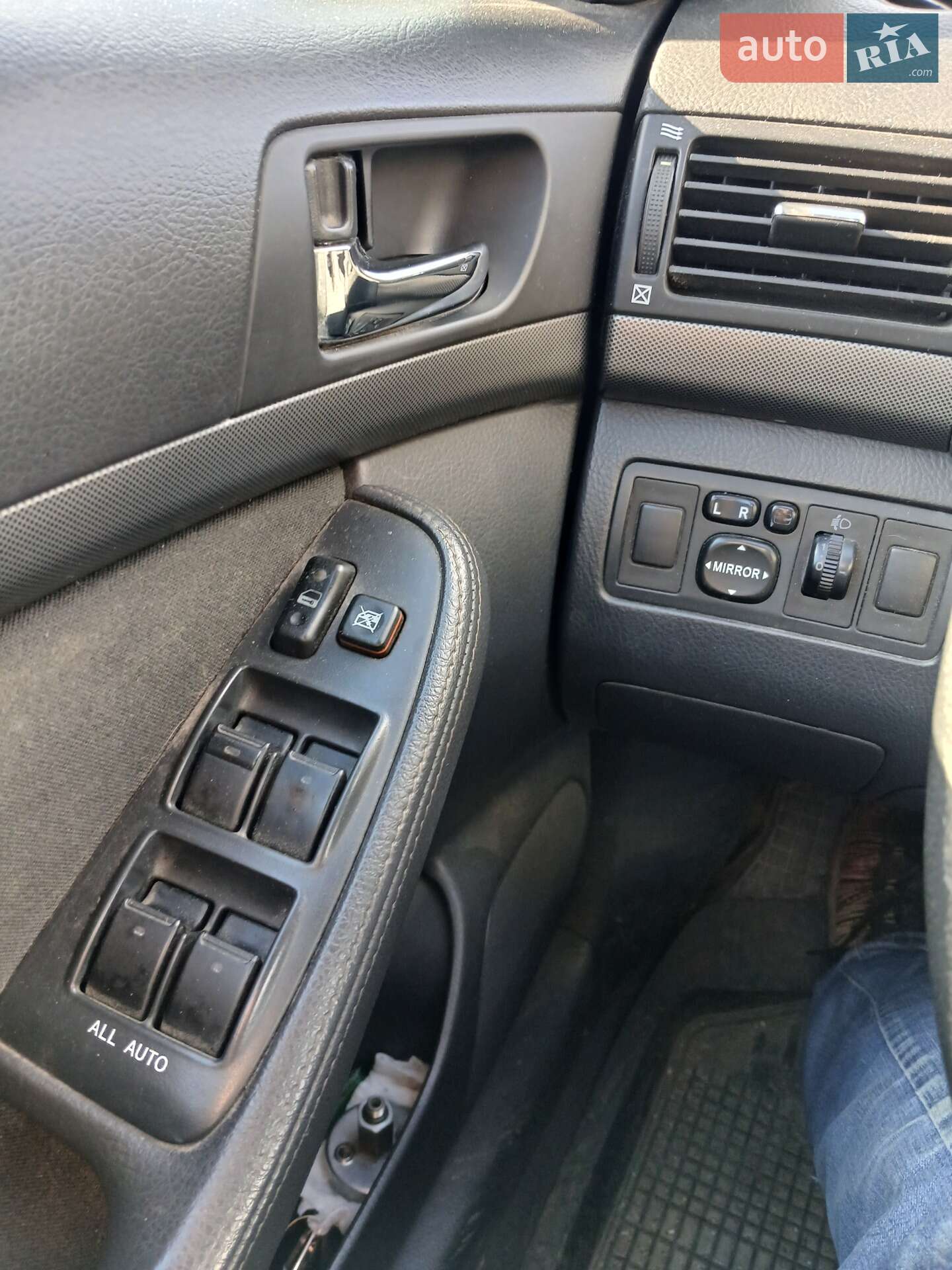 Toyota Avensis 2005 VIN SB1BR56L70E118244 фото оголошення 14 з 18