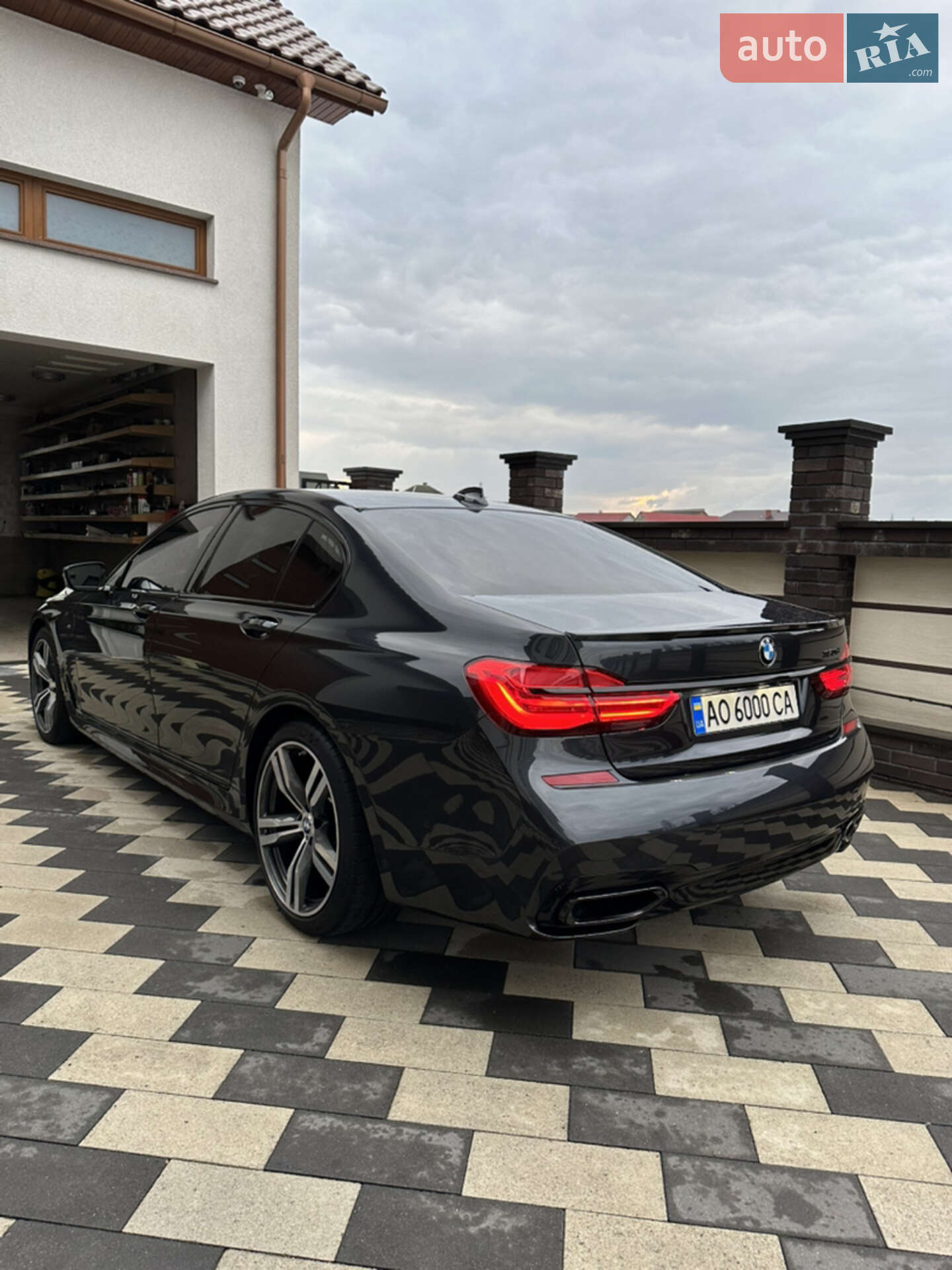 BMW 7 Series 2017 VIN WBA7C81080G806871 фото оголошення 2 з 50