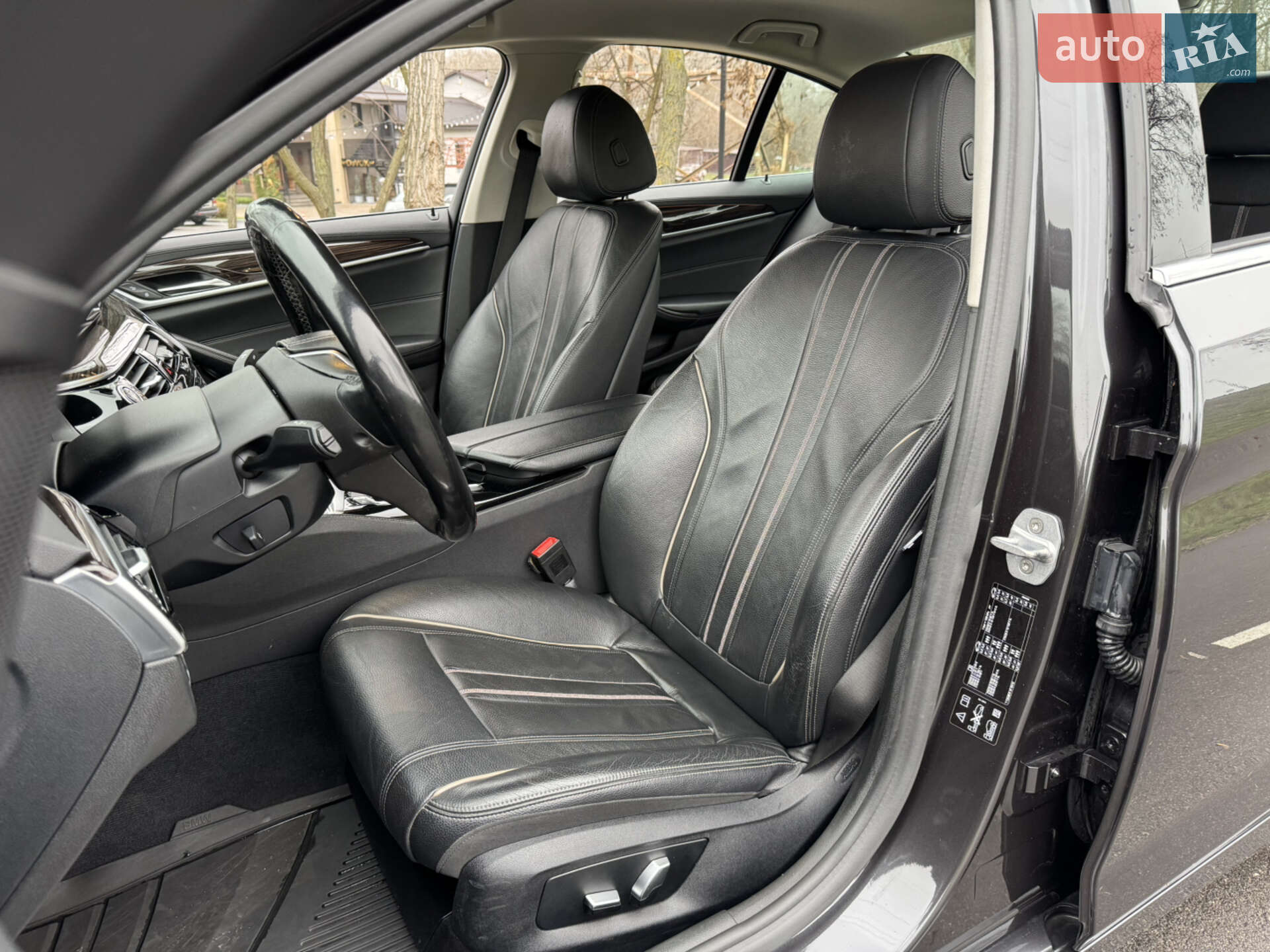 BMW 5 Series 2017 VIN WBAJC51030WA05567 фото оголошення 9 з 26