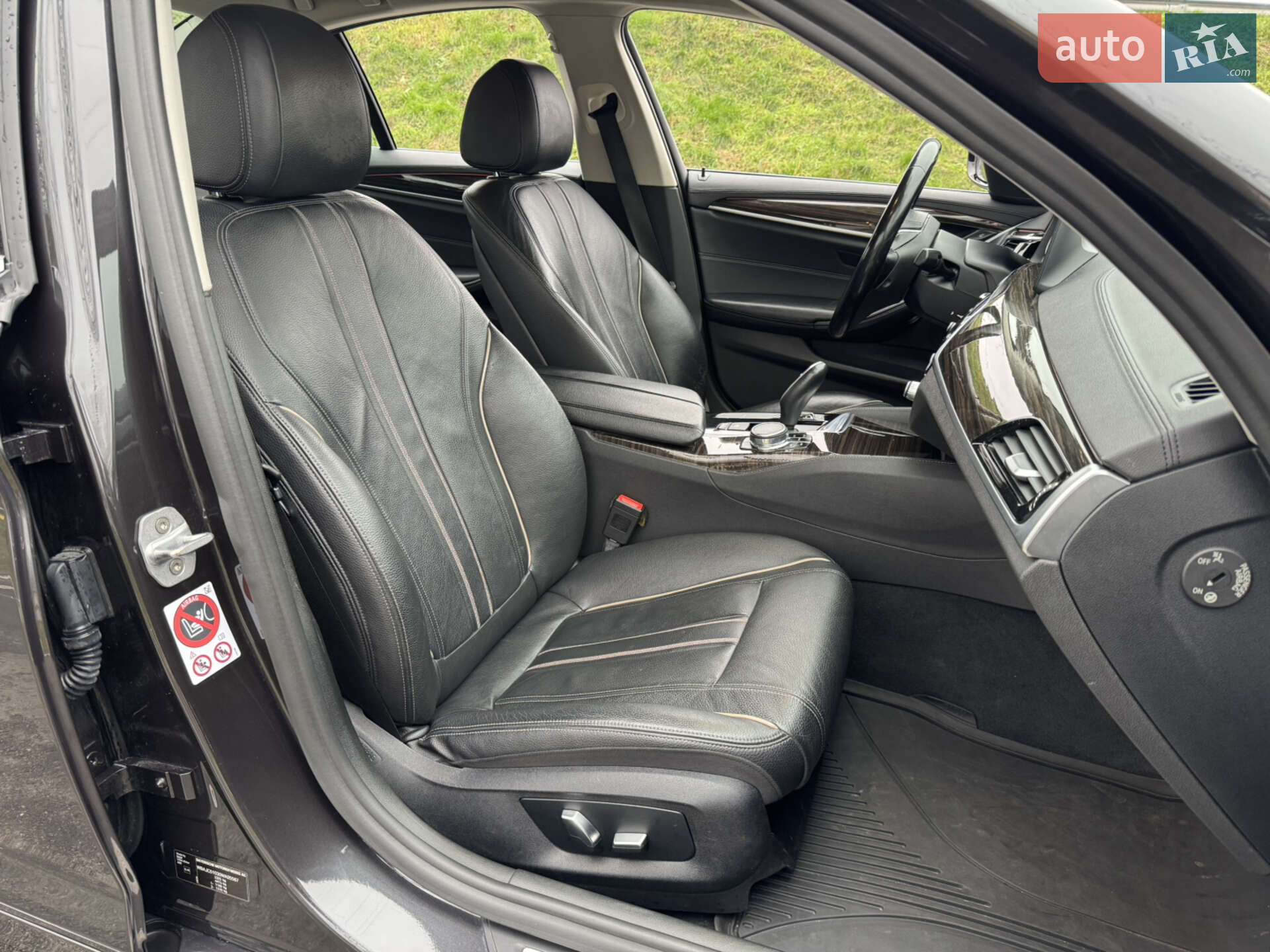 BMW 5 Series 2017 VIN WBAJC51030WA05567 фото оголошення 12 з 26