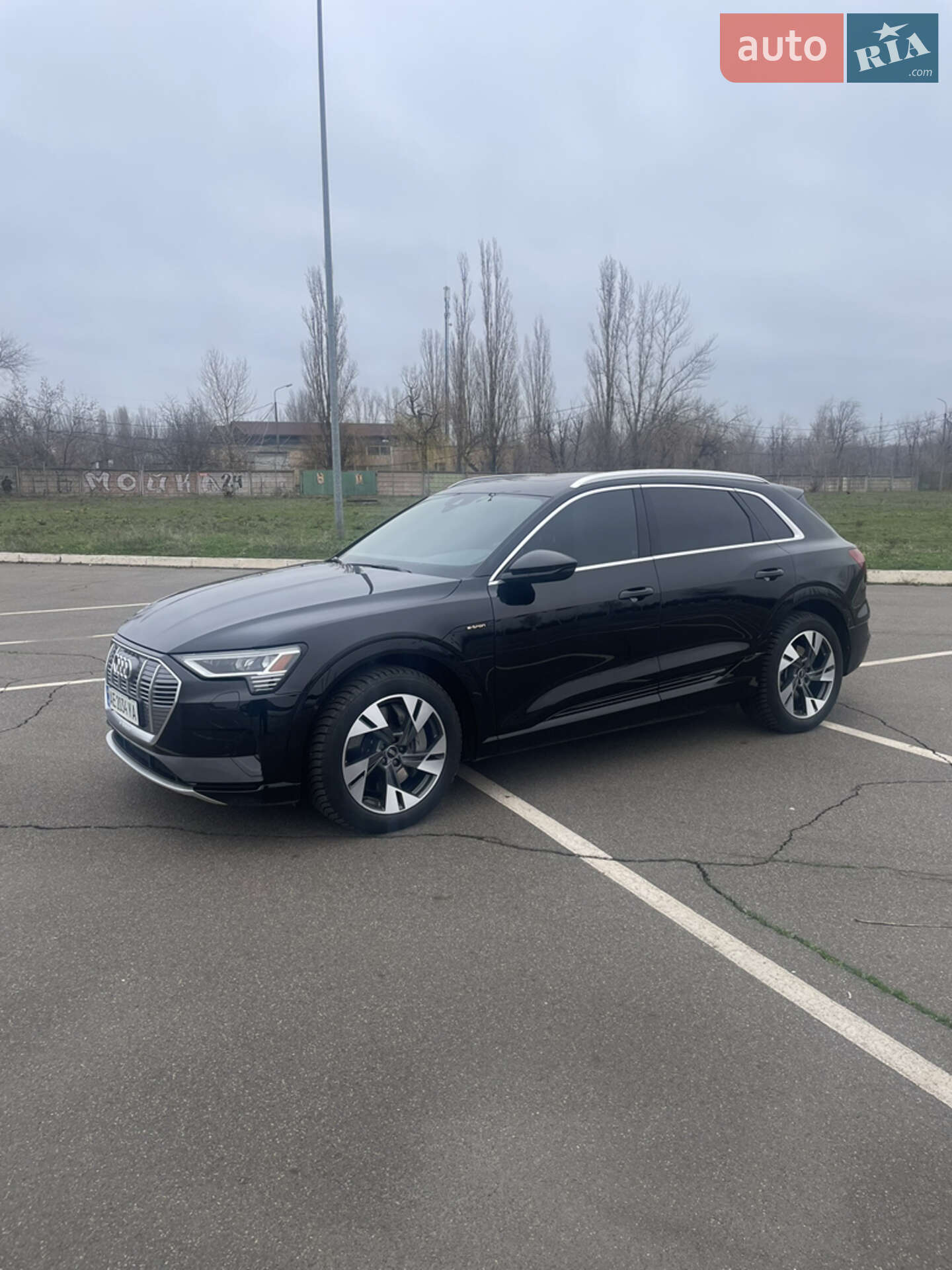Audi e-tron 2021 VIN WA1AAAGE7NB007431 фото оголошення 2 з 25