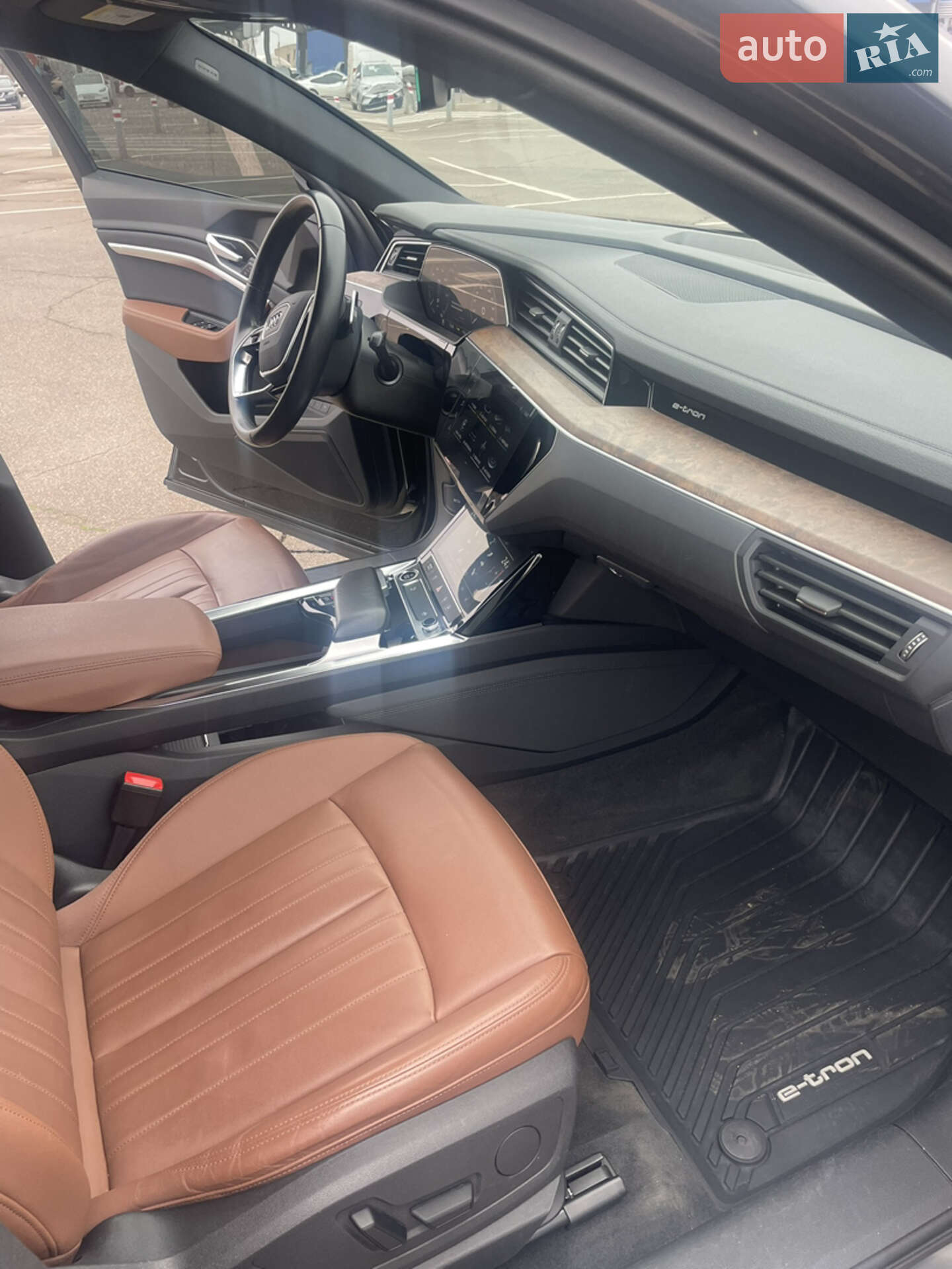 Audi e-tron 2021 VIN WA1AAAGE7NB007431 фото оголошення 10 з 25