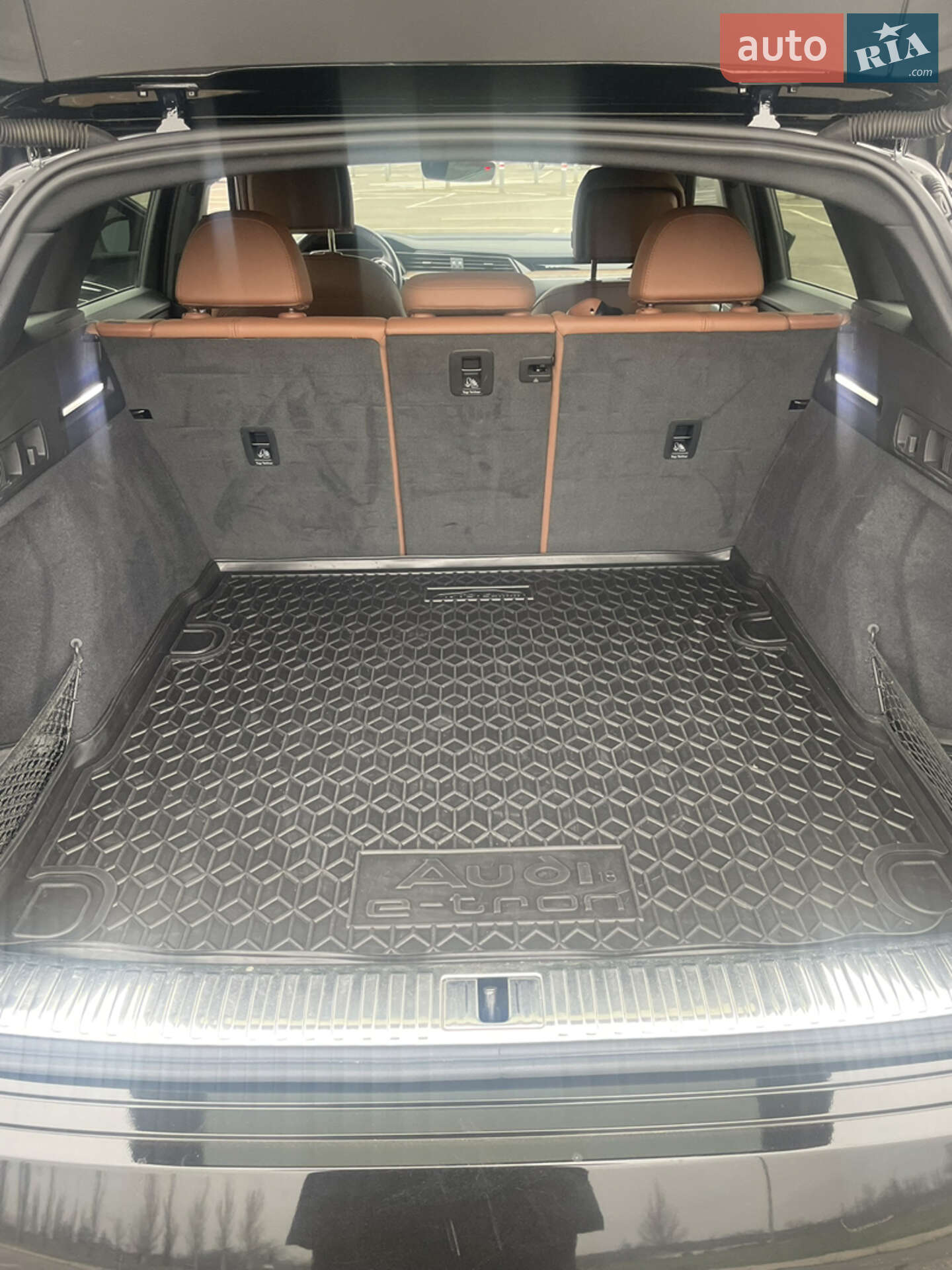 Audi e-tron 2021 VIN WA1AAAGE7NB007431 фото оголошення 11 з 25