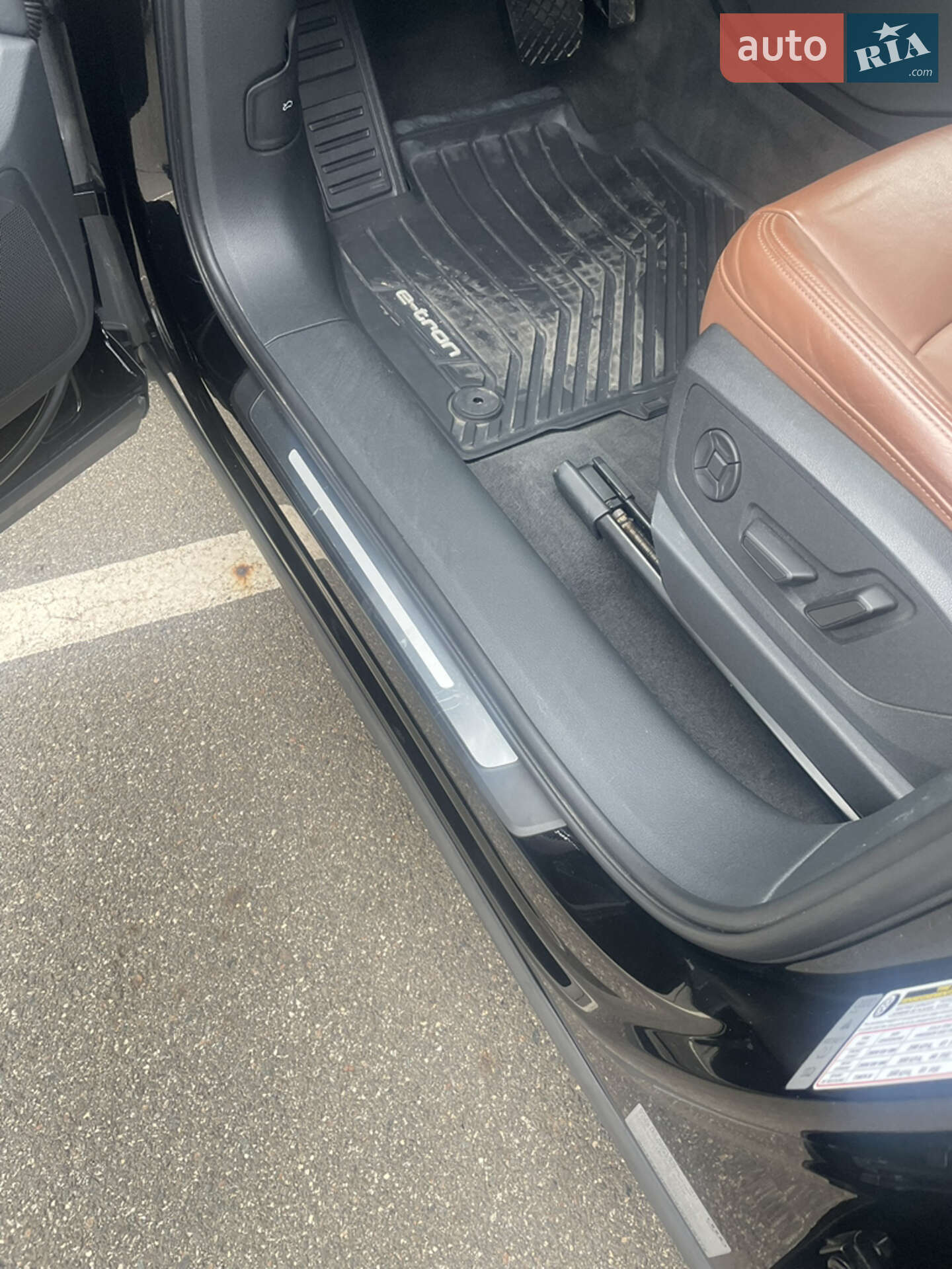 Audi e-tron 2021 VIN WA1AAAGE7NB007431 фото оголошення 16 з 25