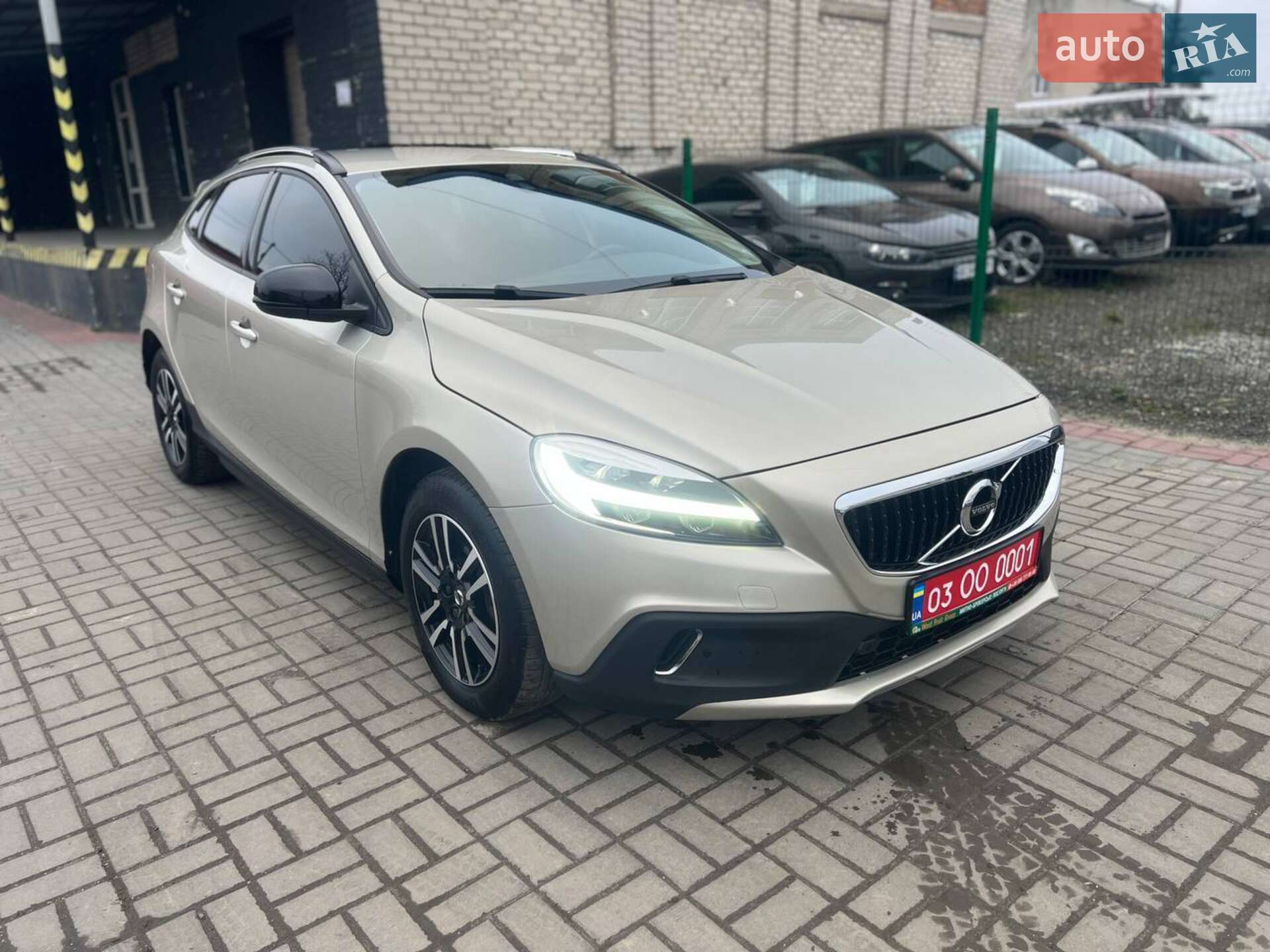 Volvo V40 2018 VIN YV1MZ32V0K2178716 фото оголошення 6 з 48
