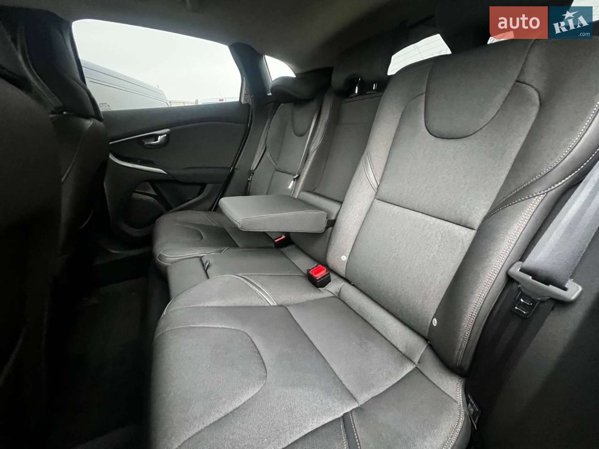 Volvo V40 2018 VIN YV1MZ32V0K2178716 фото оголошення 19 з 48