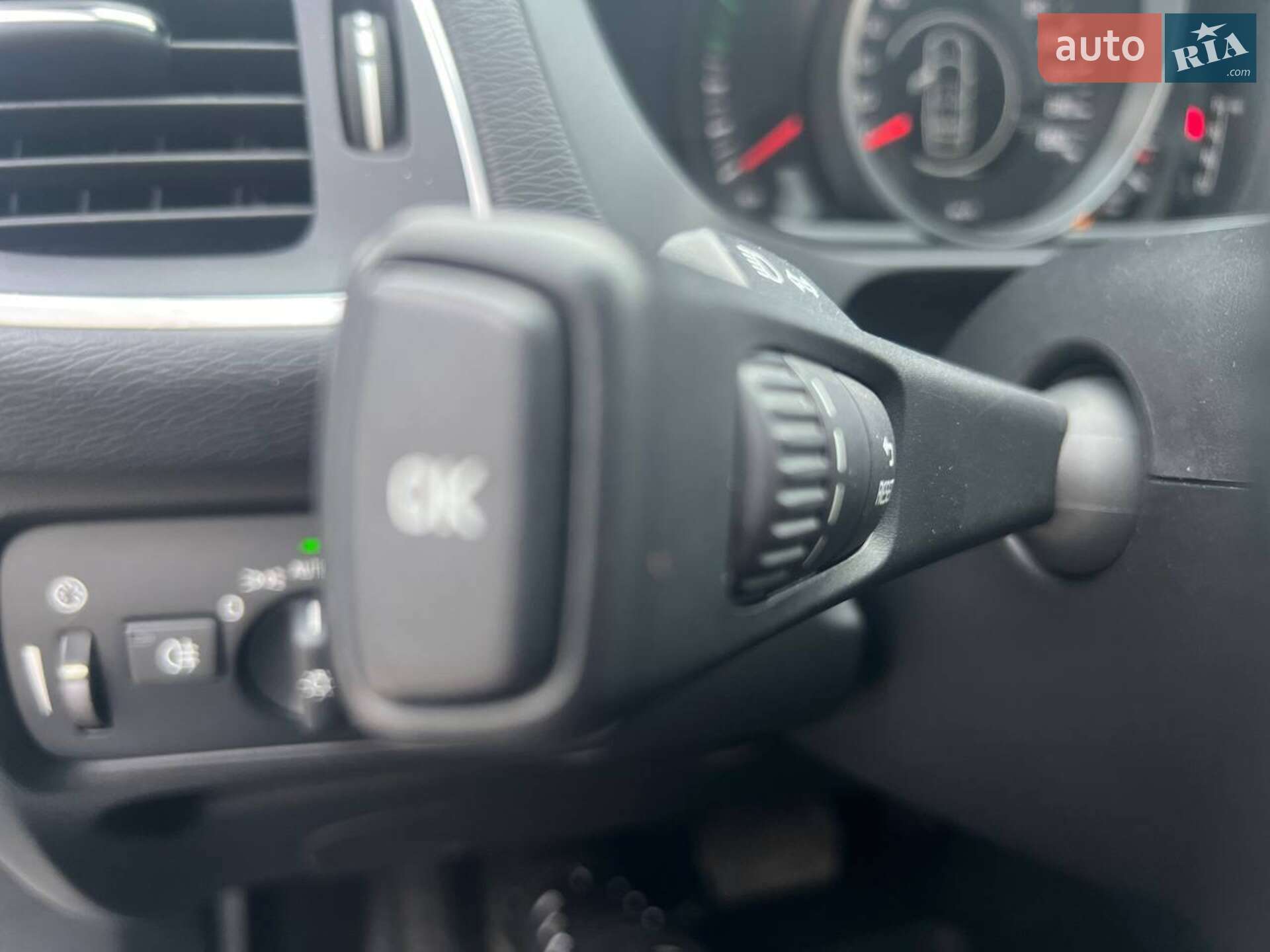 Volvo V40 2018 VIN YV1MZ32V0K2178716 фото оголошення 27 з 48