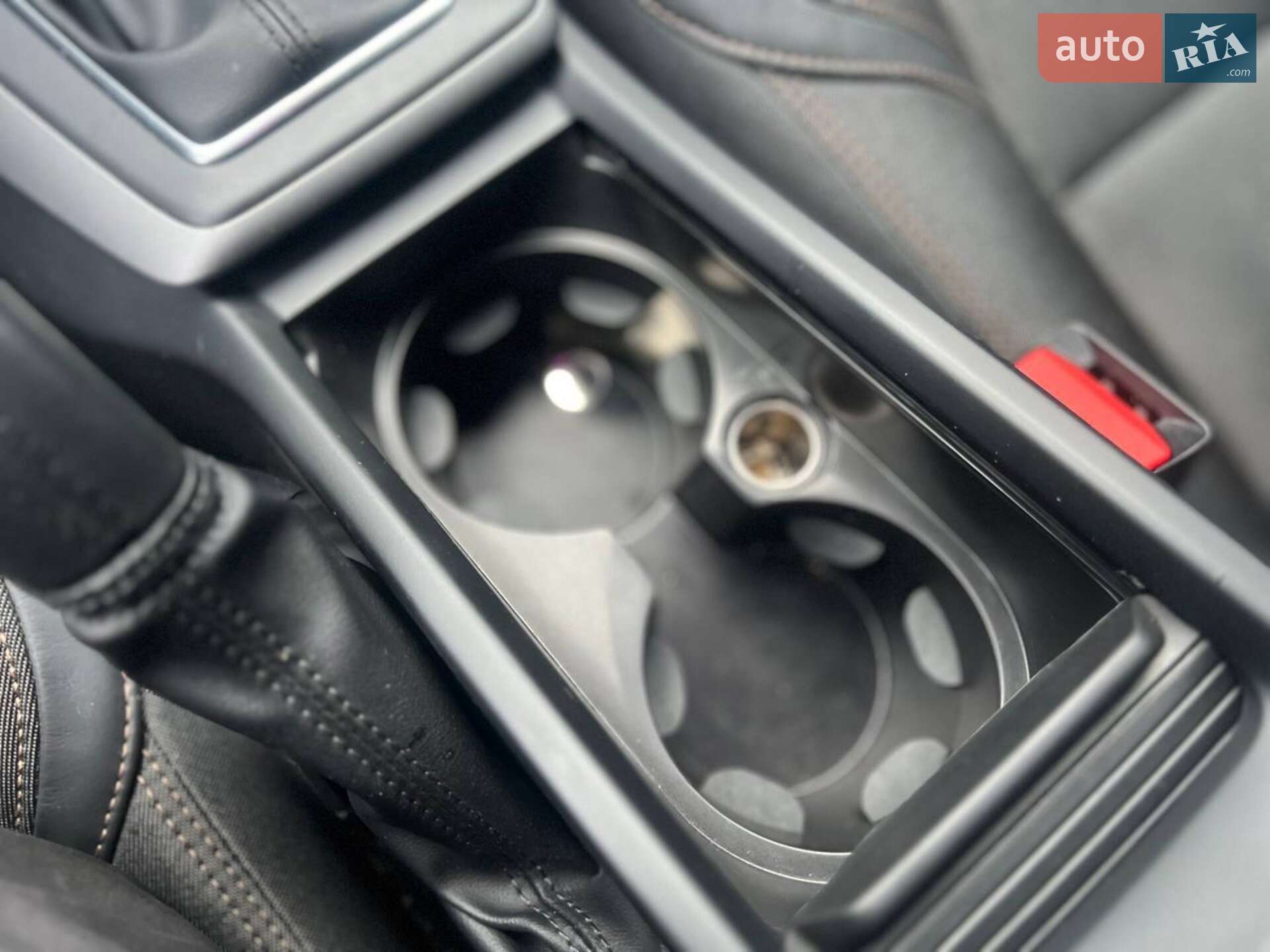 Volvo V40 2018 VIN YV1MZ32V0K2178716 фото оголошення 31 з 48